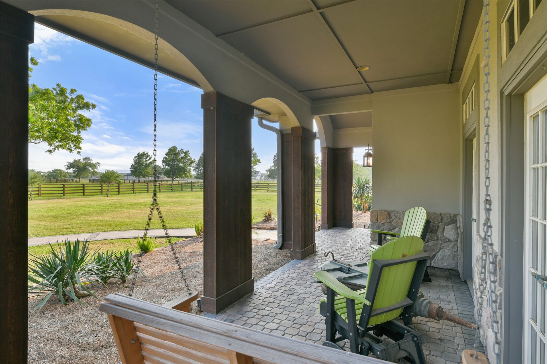 1913 Lundy Lane, Friendswood, TX 77546 Unobscured views!