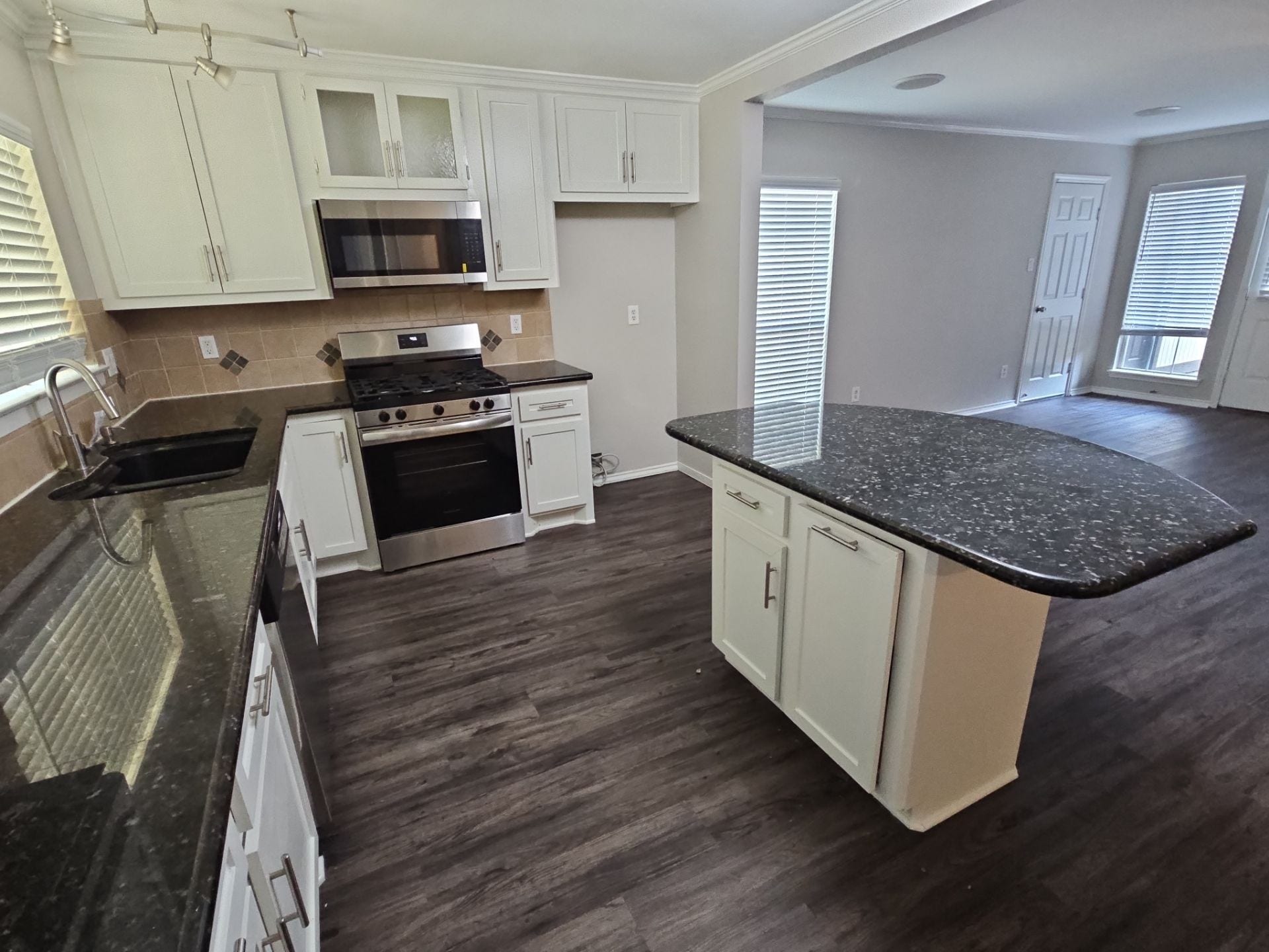 16 Night Hawk Place, The Woodlands, TX 77380 16 Night Hawk Place, The Woodlands, TX 77380