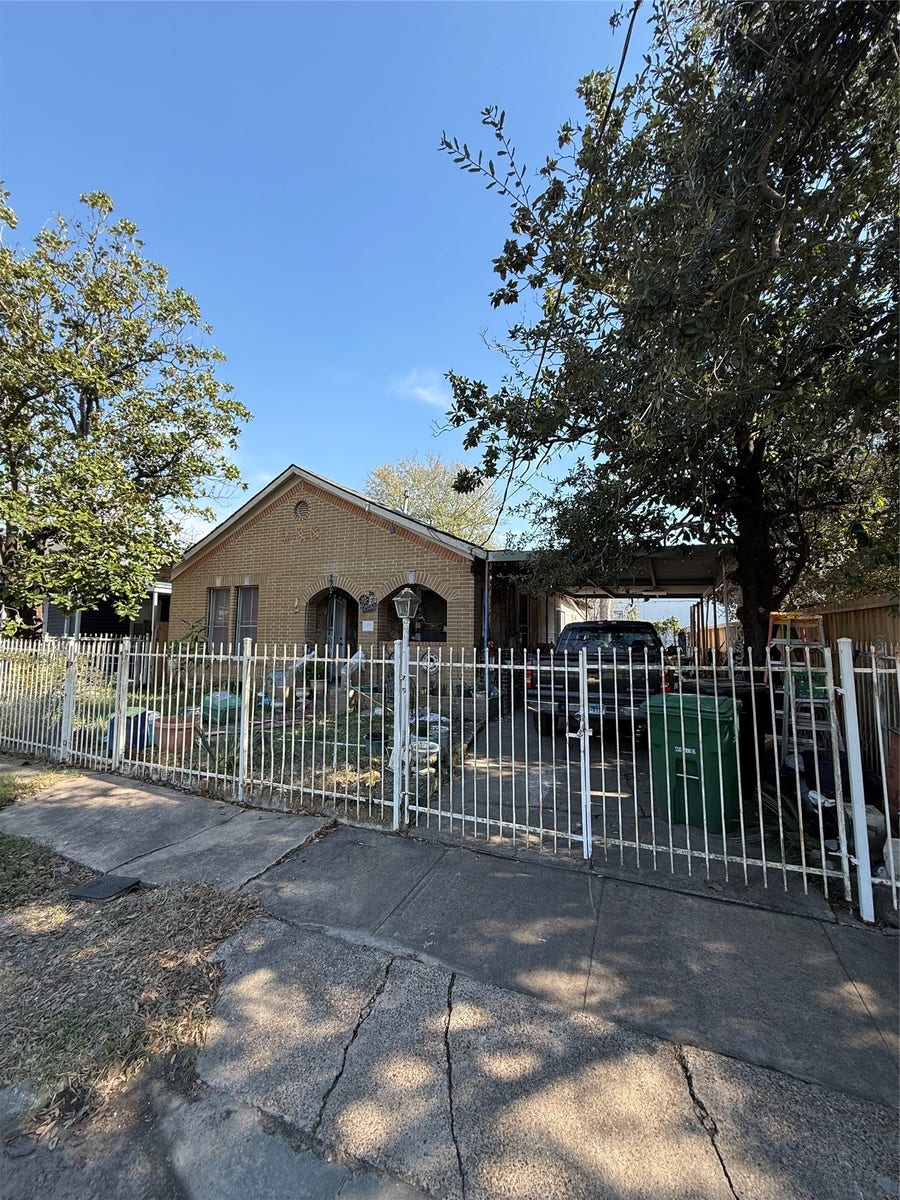 Property photo for 514 N Jenkins Street, Houston, TX