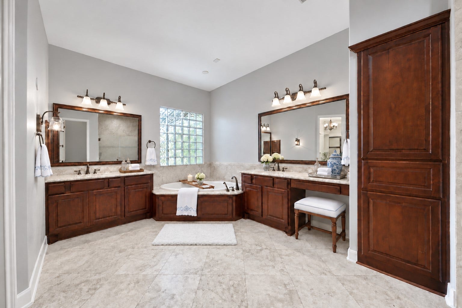 110 Pickerel Point, Montgomery, TX 77316