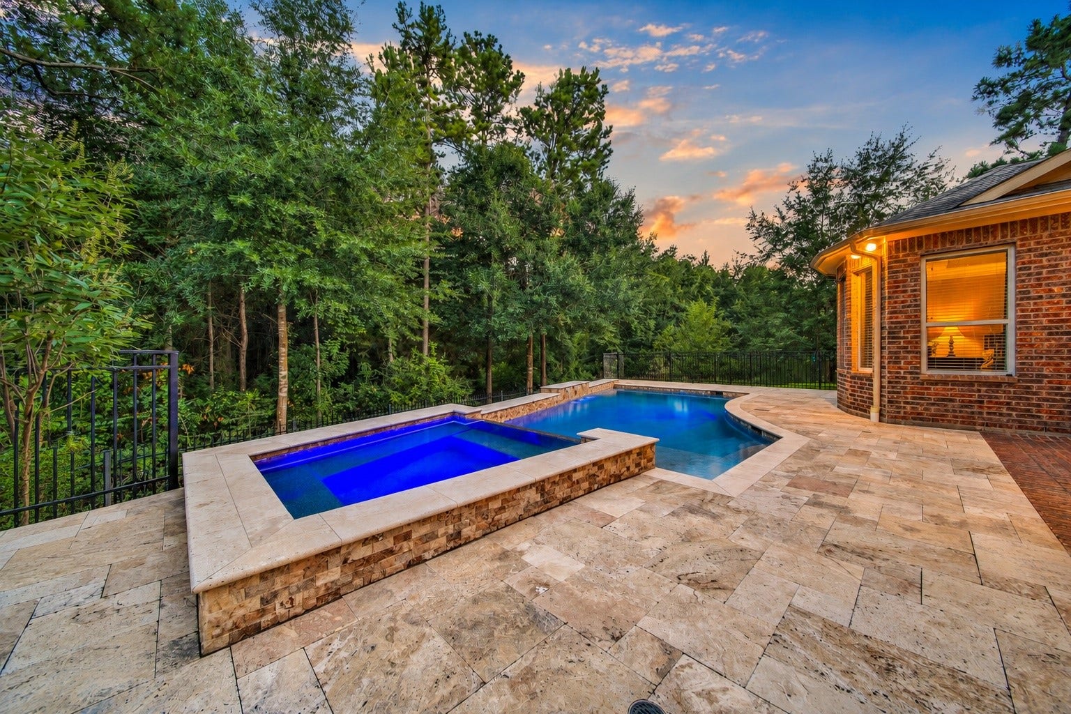 110 Pickerel Point, Montgomery, TX 77316