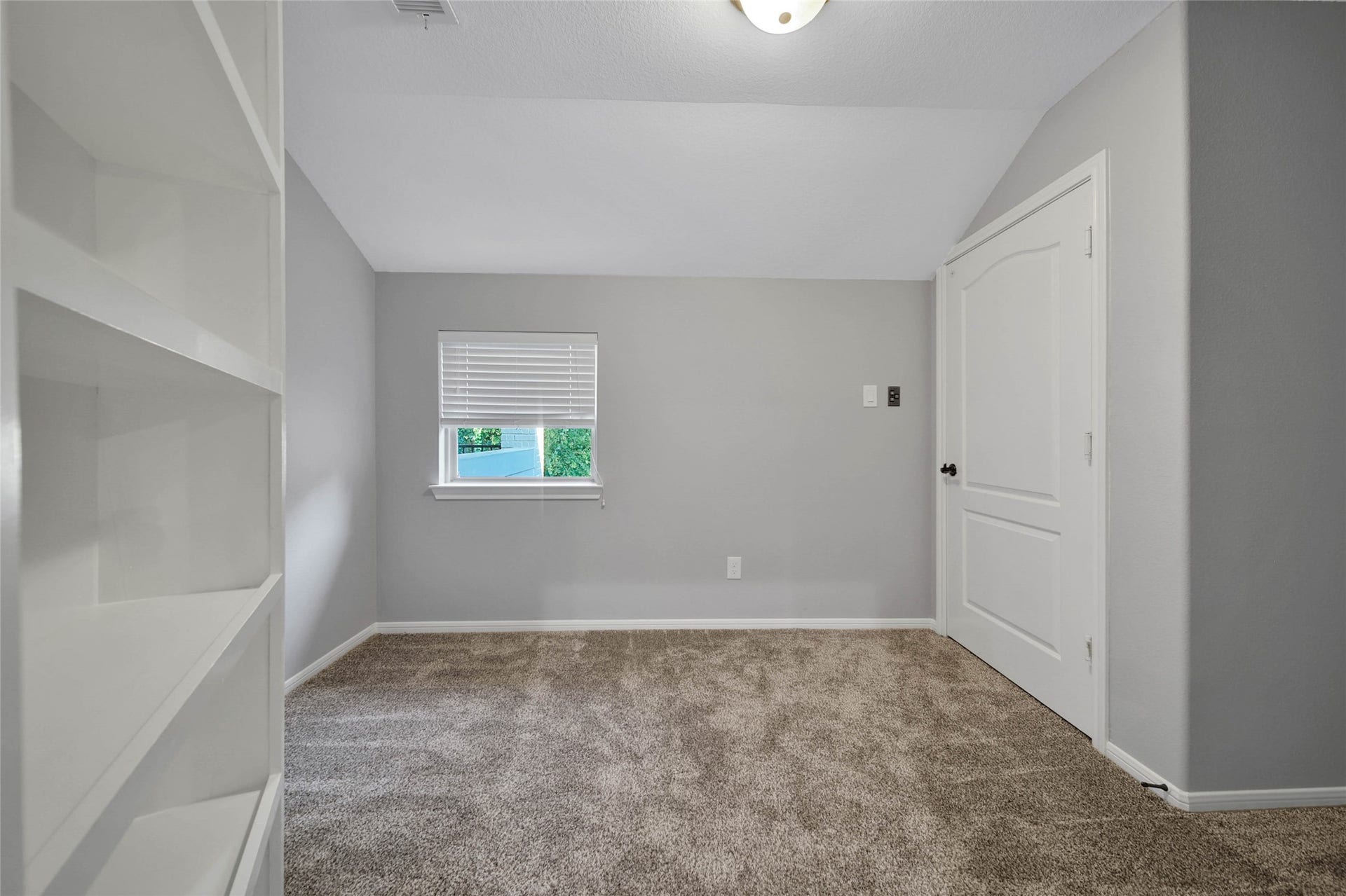 110 Pickerel Point, Montgomery, TX 77316
