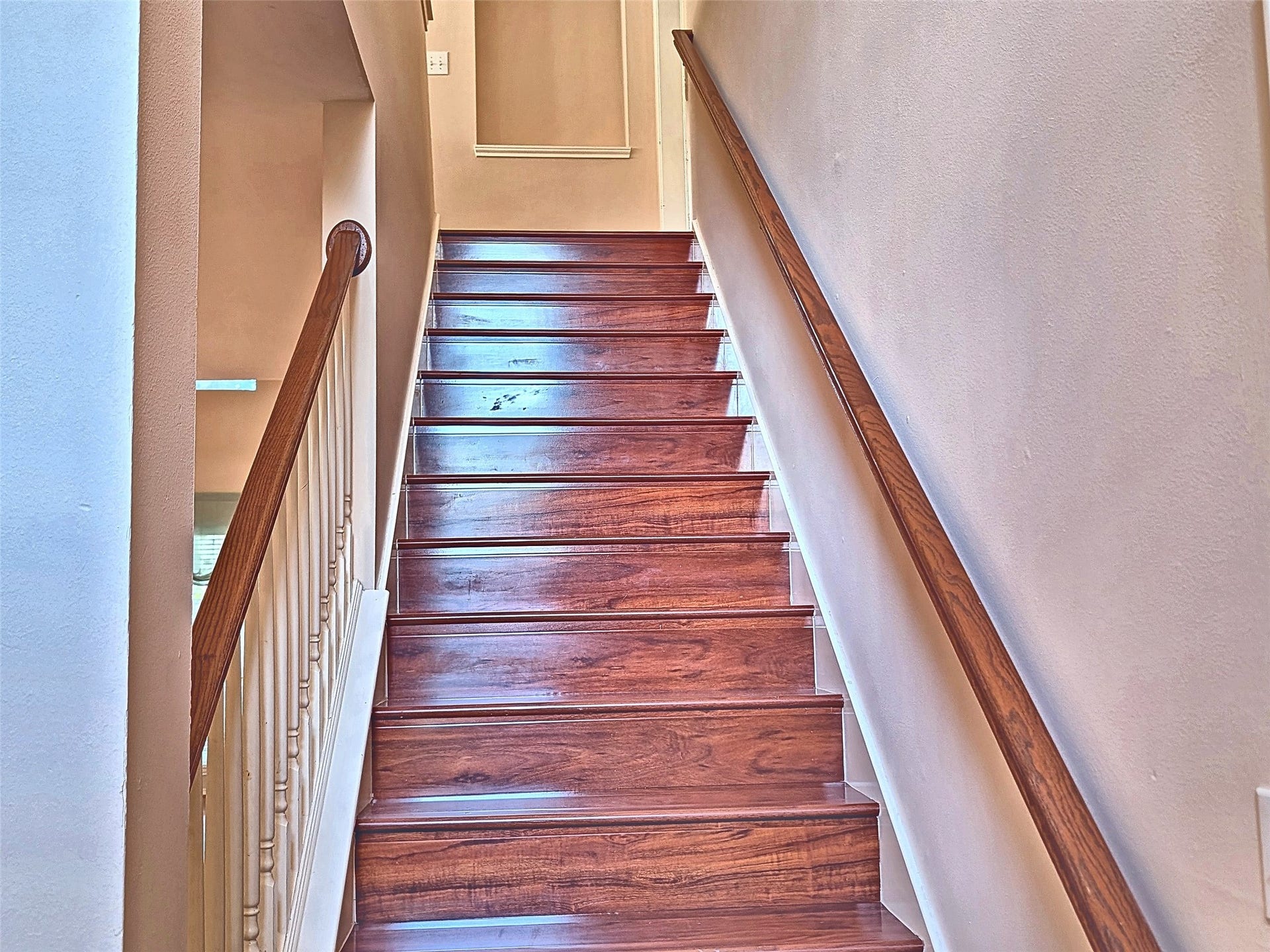 4023 Creek Ridge Lane, Missouri City, TX 77459 Hardwood staircase with classic white spindles leading to upper level.