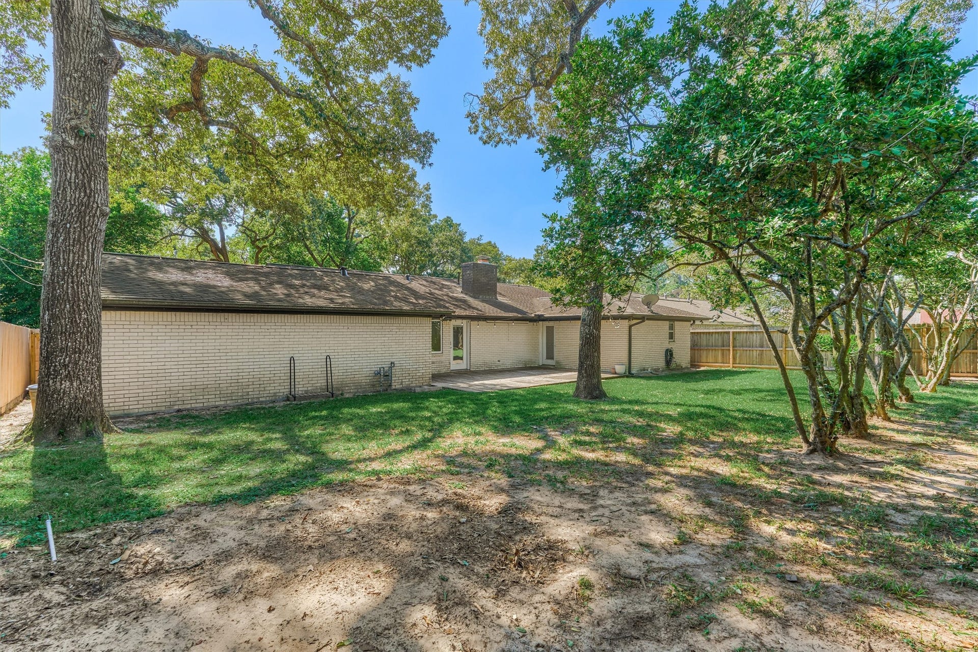 402 Shadywood Circle, Conroe, TX 77304 402 Shadywood Circle, Conroe, TX 77304