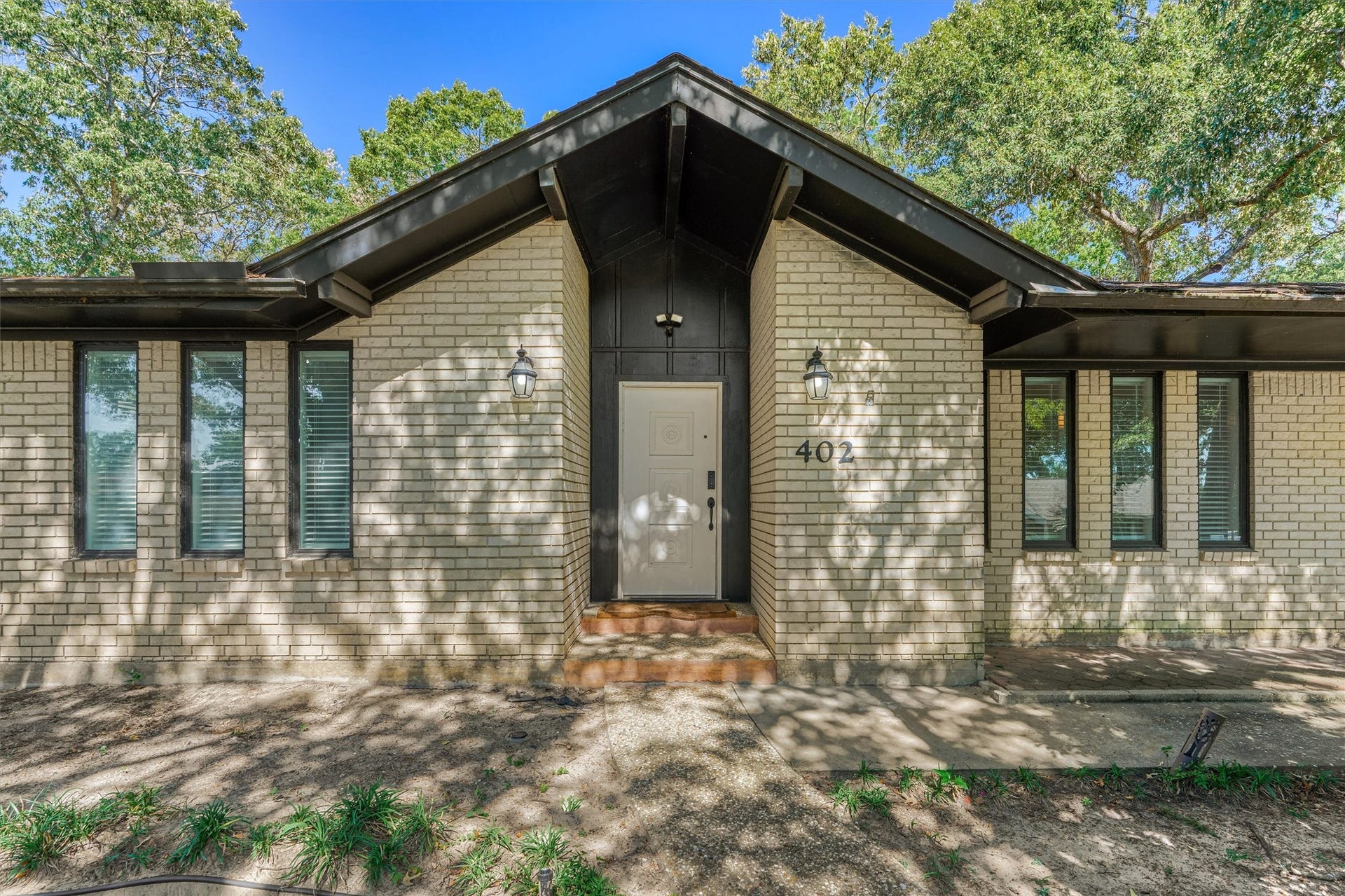 402 Shadywood Circle, Conroe, TX 77304 402 Shadywood Circle, Conroe, TX 77304