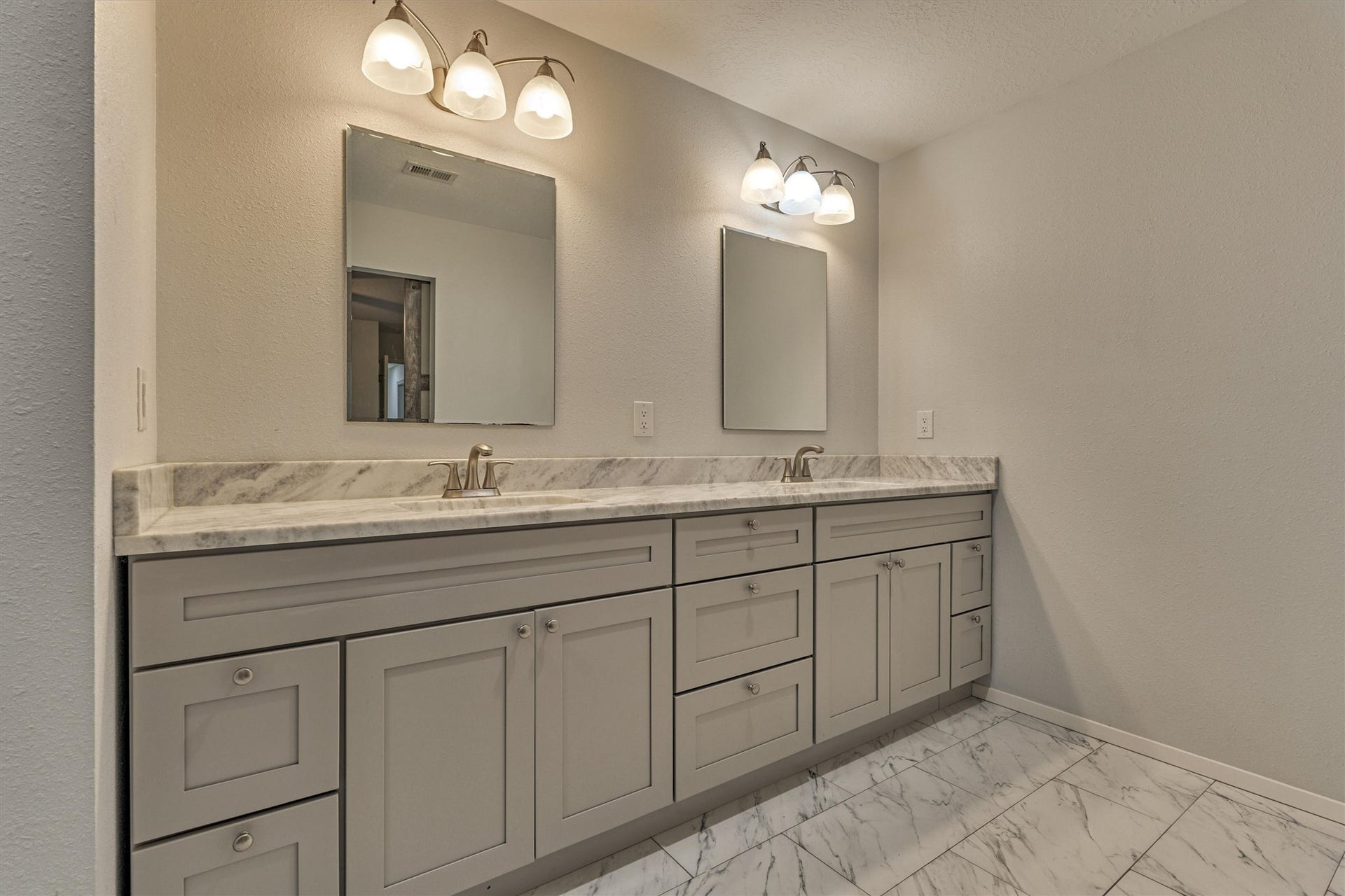 402 Shadywood Circle, Conroe, TX 77304 402 Shadywood Circle, Conroe, TX 77304