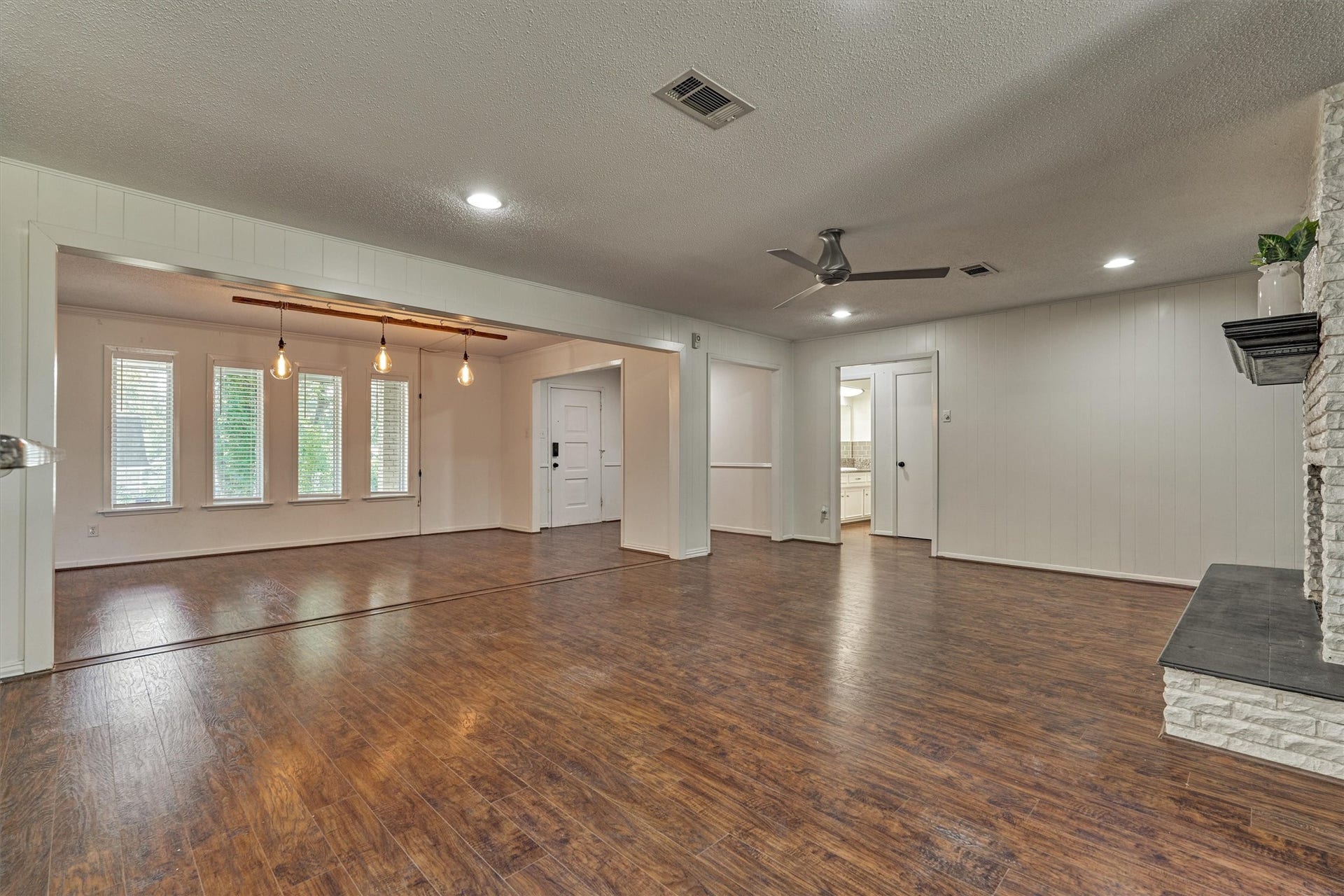 402 Shadywood Circle, Conroe, TX 77304 402 Shadywood Circle, Conroe, TX 77304