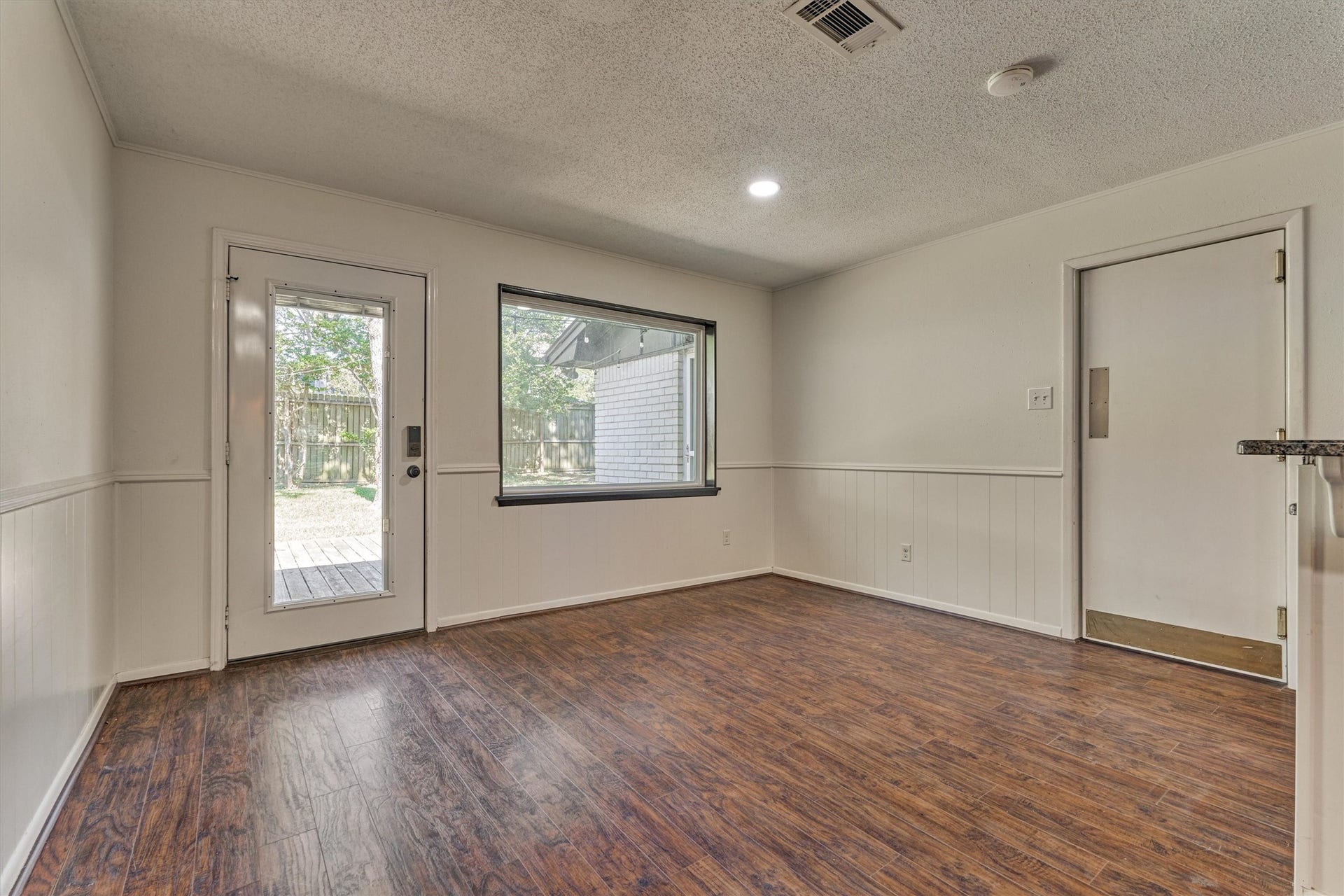 402 Shadywood Circle, Conroe, TX 77304 Breakfast area for your every day dining