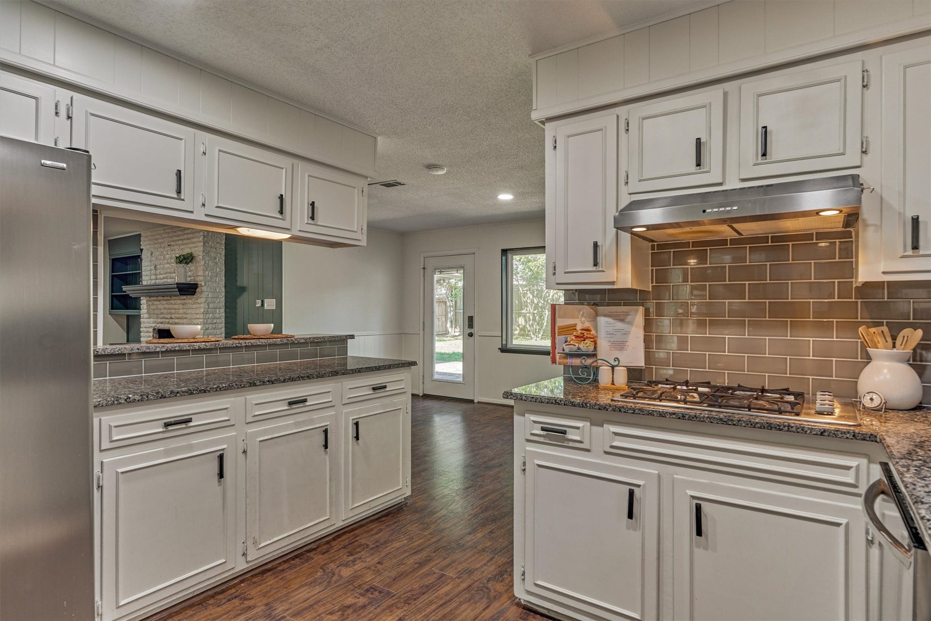 402 Shadywood Circle, Conroe, TX 77304 402 Shadywood Circle, Conroe, TX 77304