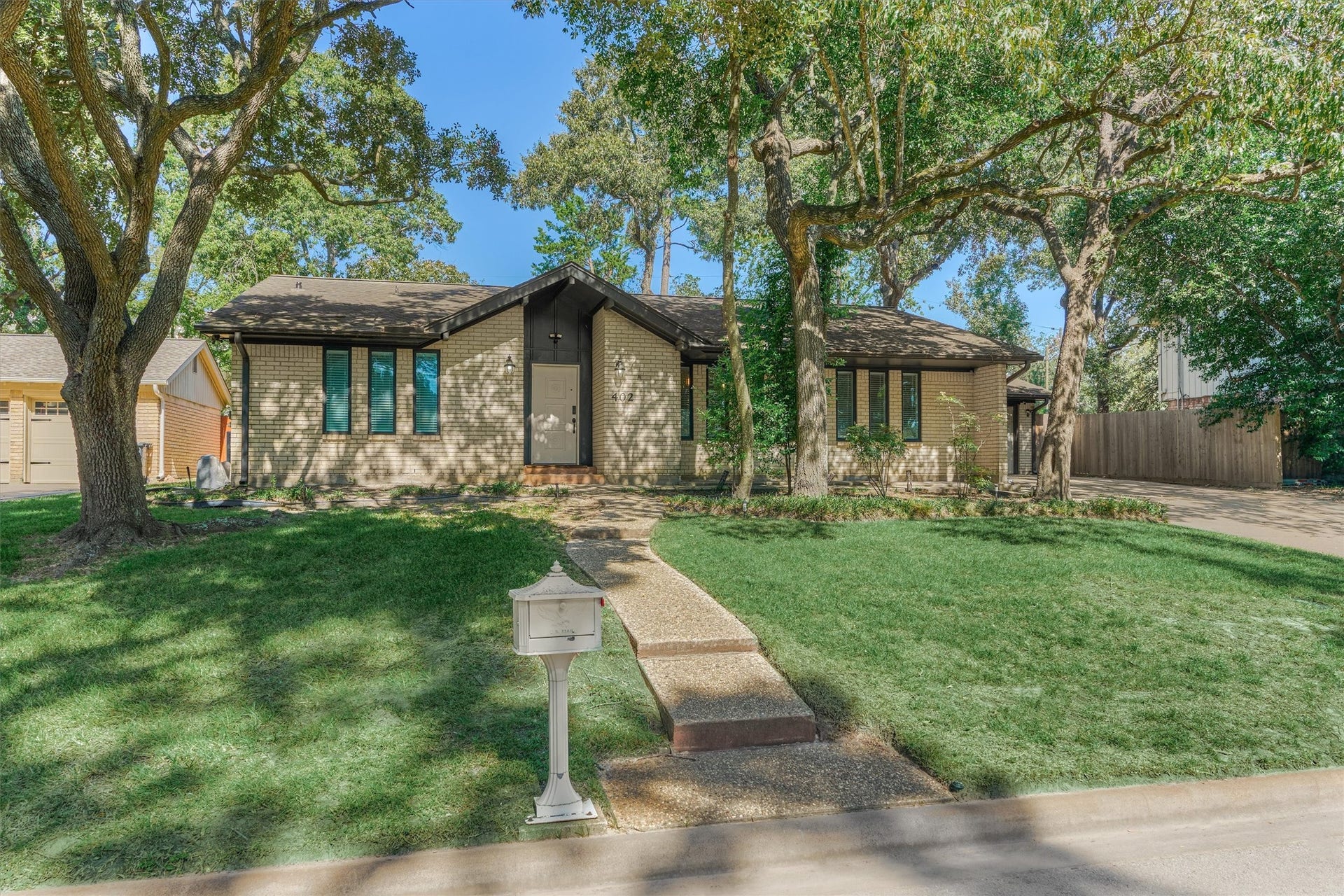 402 Shadywood Circle, Conroe, TX 77304 402 Shadywood Circle, Conroe, TX 77304