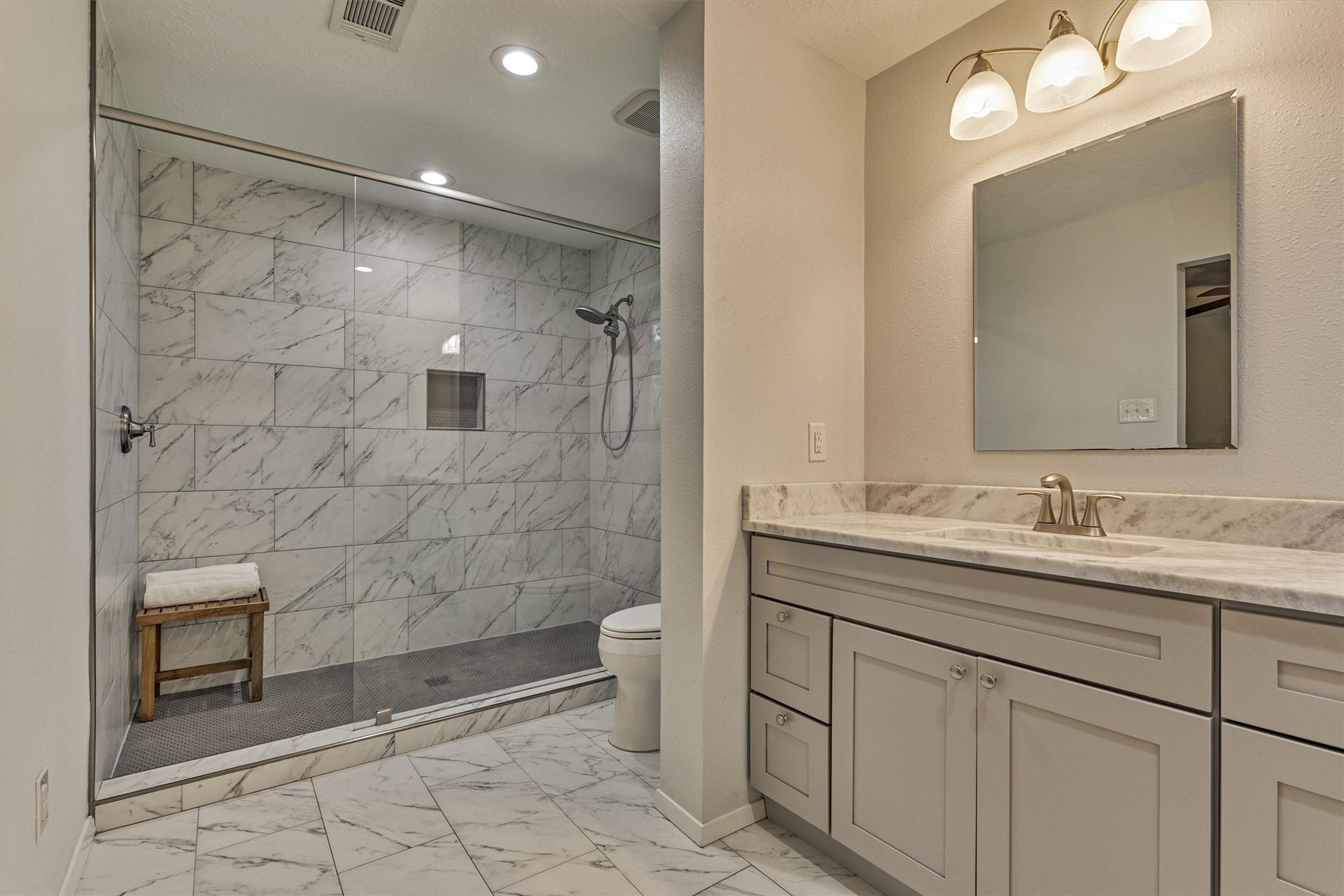 402 Shadywood Circle, Conroe, TX 77304 402 Shadywood Circle, Conroe, TX 77304