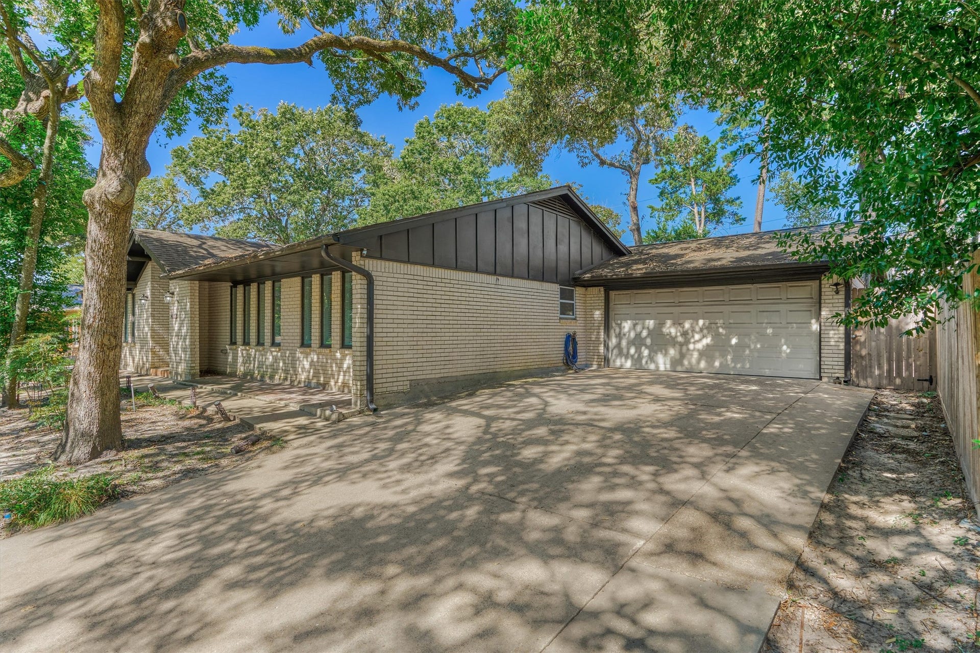 402 Shadywood Circle, Conroe, TX 77304 402 Shadywood Circle, Conroe, TX 77304