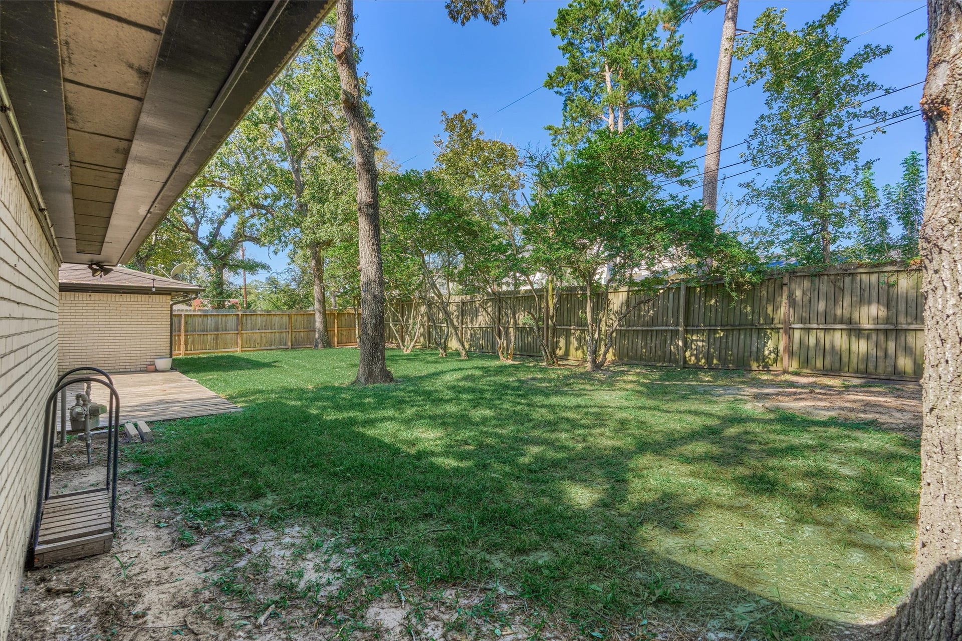 402 Shadywood Circle, Conroe, TX 77304 402 Shadywood Circle, Conroe, TX 77304