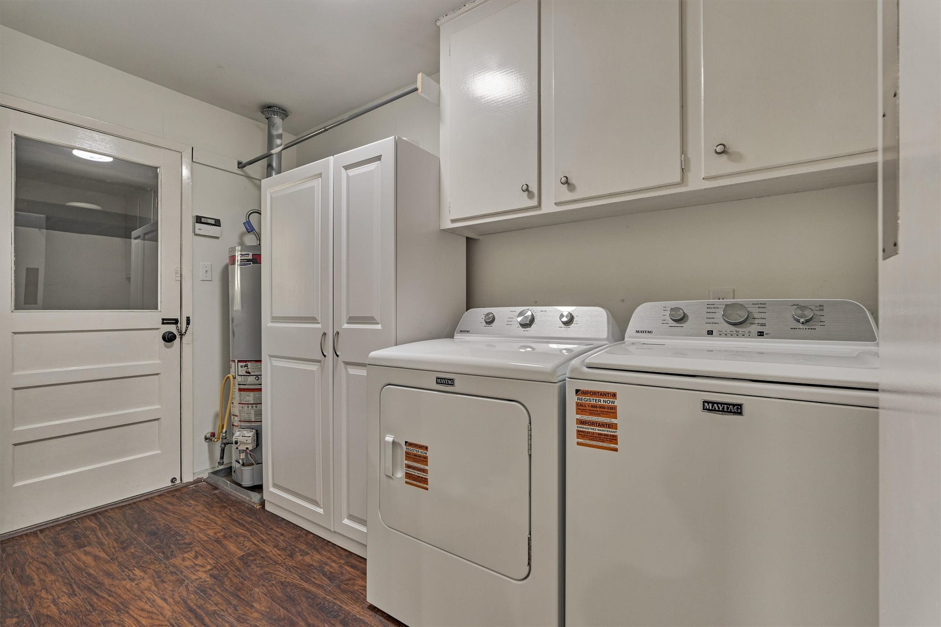 402 Shadywood Circle, Conroe, TX 77304 Washer and dryer stay
