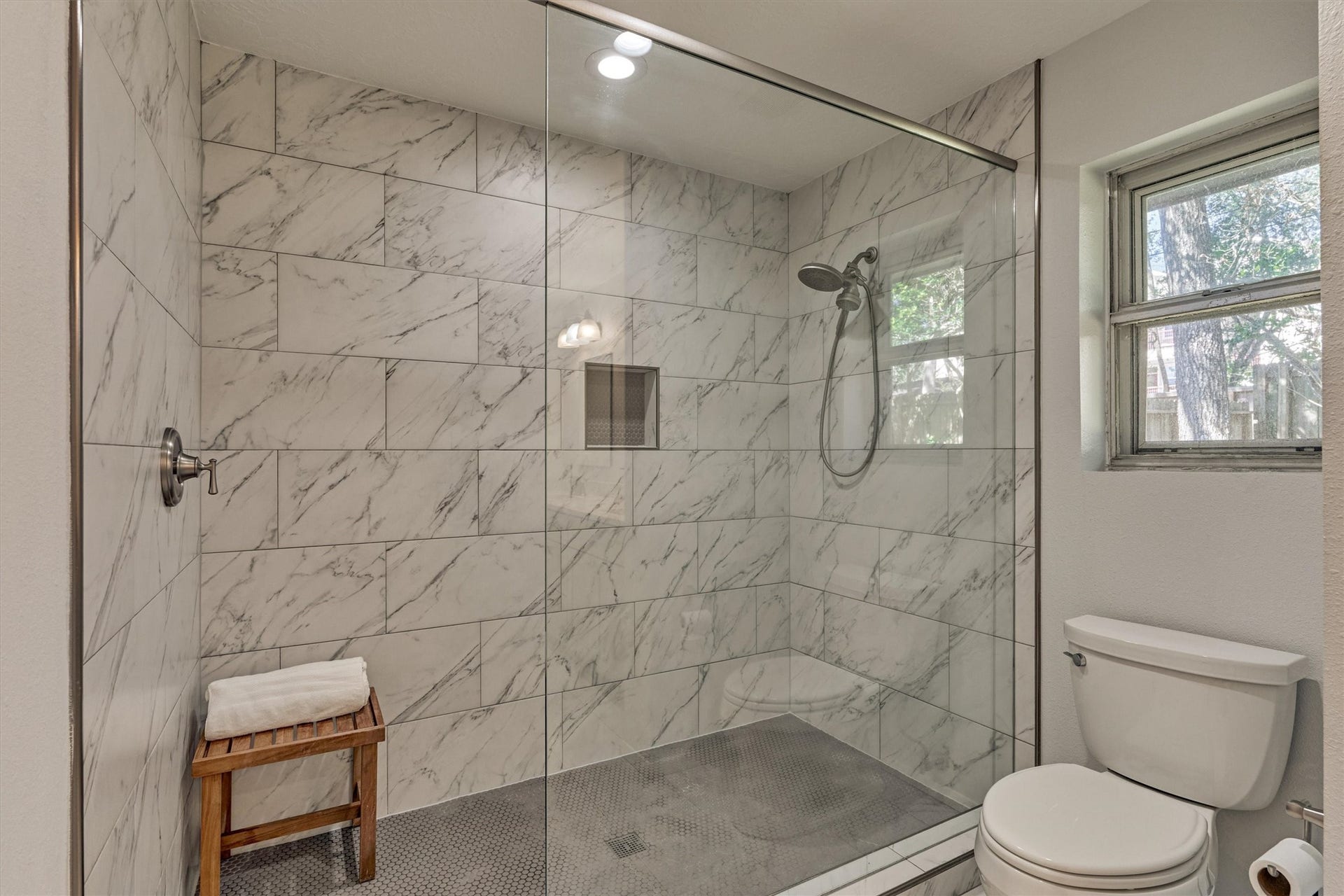 402 Shadywood Circle, Conroe, TX 77304 402 Shadywood Circle, Conroe, TX 77304