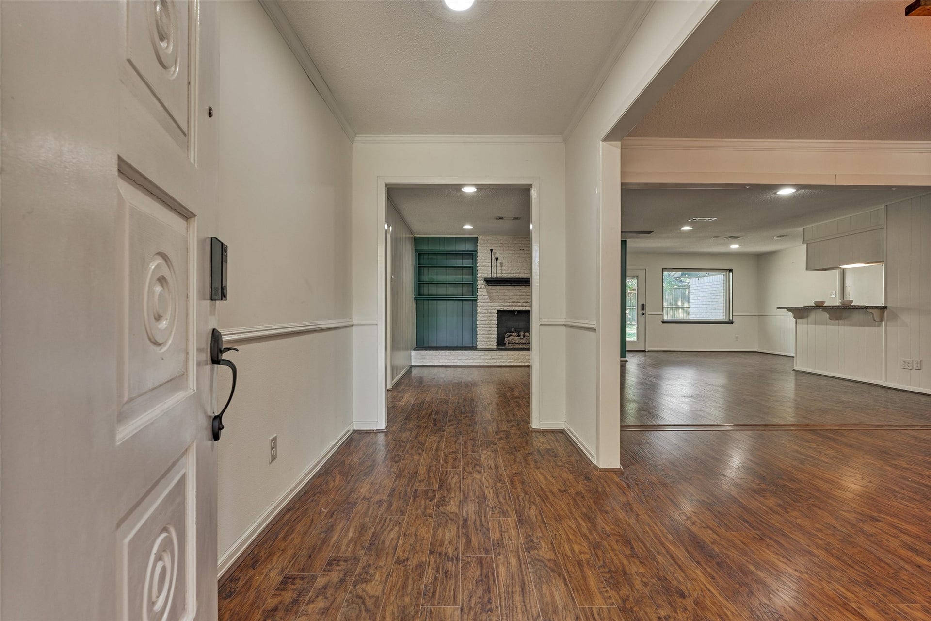 402 Shadywood Circle, Conroe, TX 77304 No carpet throughout