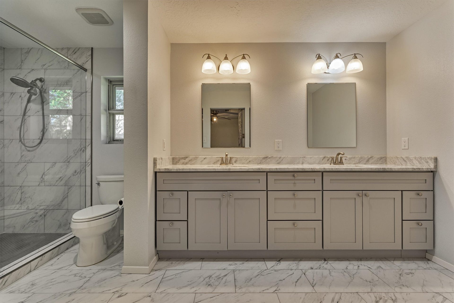 402 Shadywood Circle, Conroe, TX 77304 402 Shadywood Circle, Conroe, TX 77304