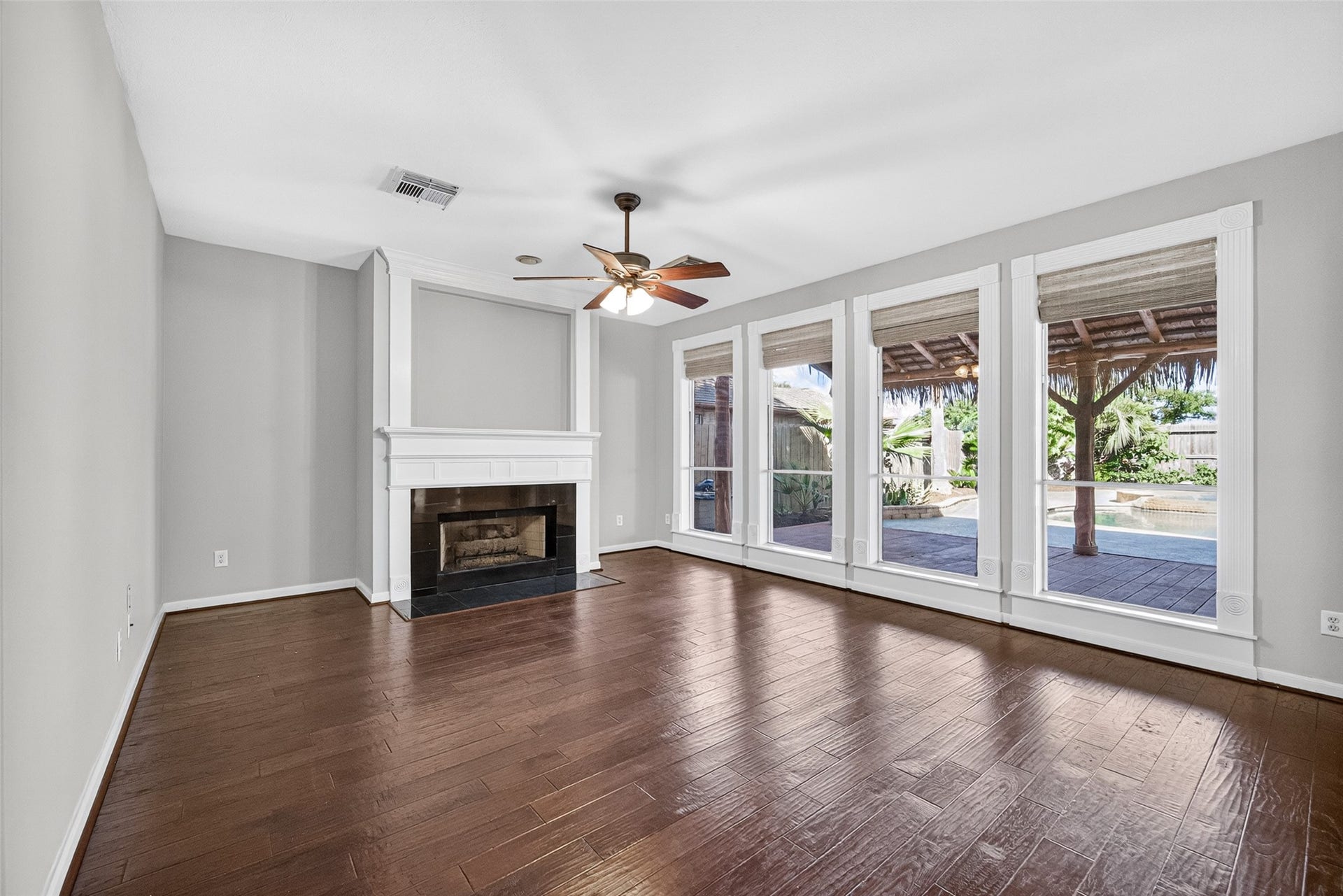 120 Crescent Bay Drive, League City, TX 77573 120 Crescent Bay Drive, League City, TX 77573