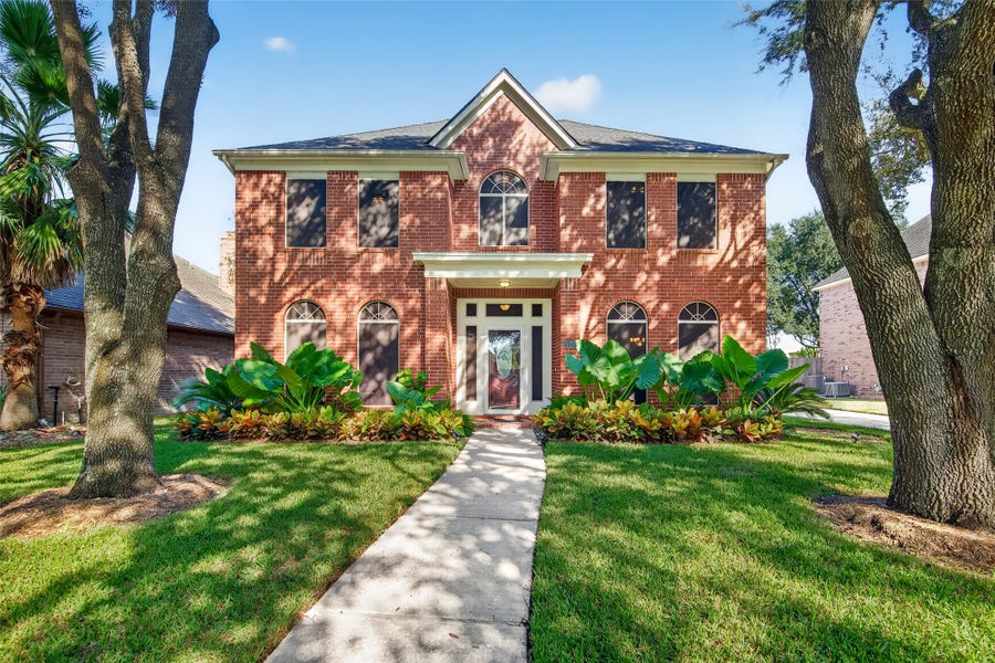 Property photo for 120 Crescent Bay Drive, League City, TX