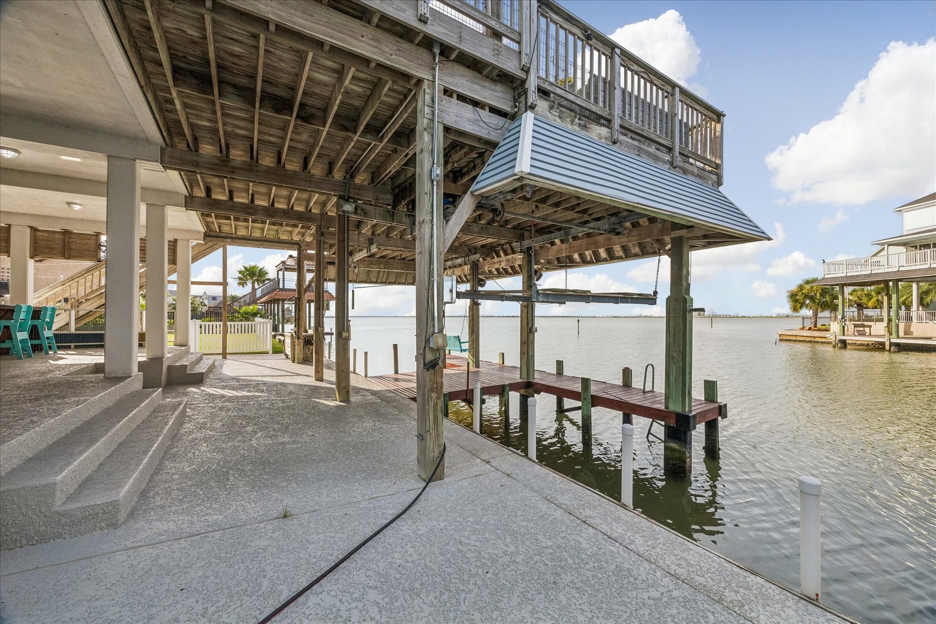 426 Sunset Circle, Tiki Island, TX 77554 Cool Deck has recently been added to all flooring underneath the home & in the garage area. Large dockside living area with a concrete bulkhead, offering a versatile waterfront space.