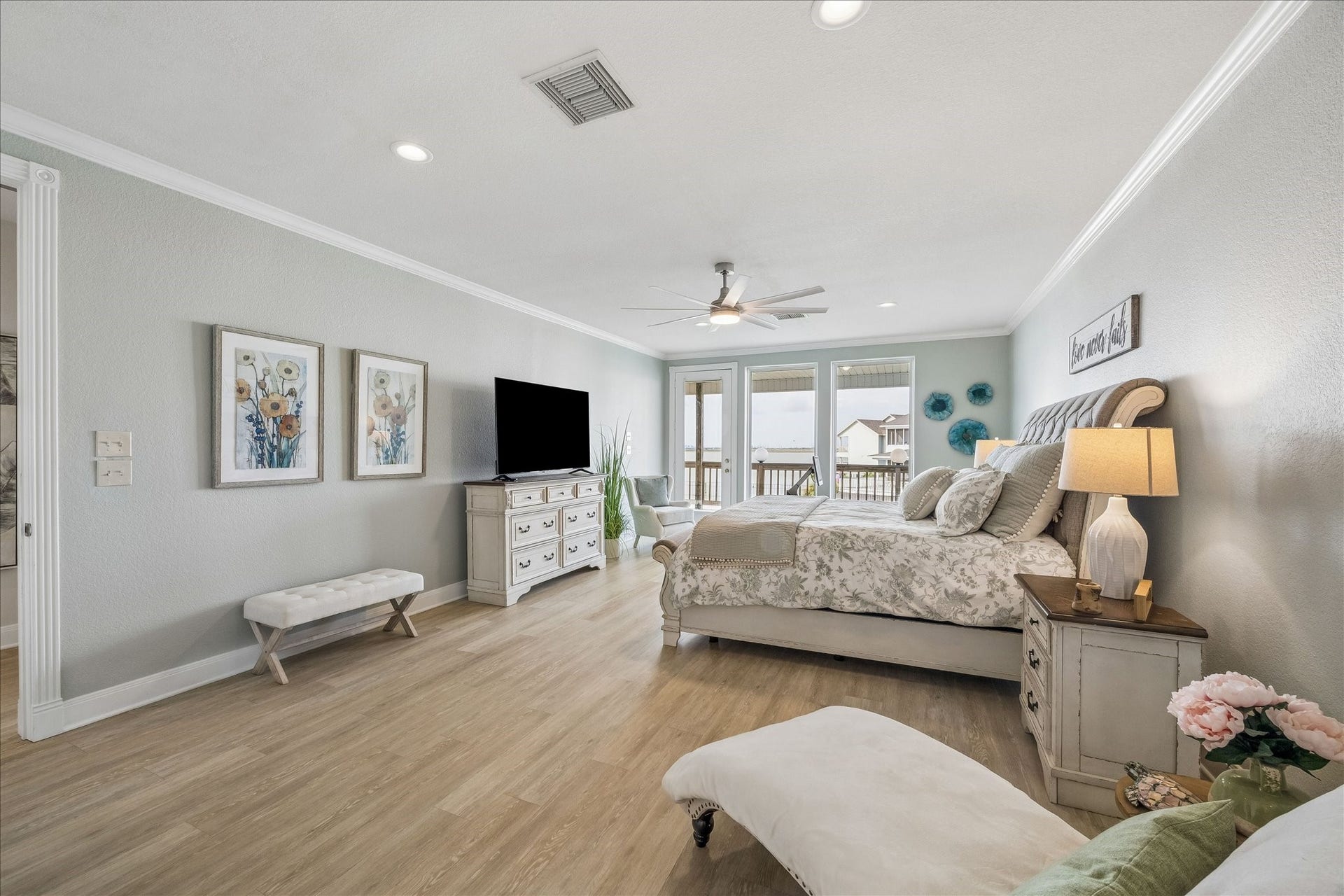 426 Sunset Circle, Tiki Island, TX 77554 This 3rd level first primary bedroom retreat offers a peaceful setting to enjoy the stunning waterfront views.