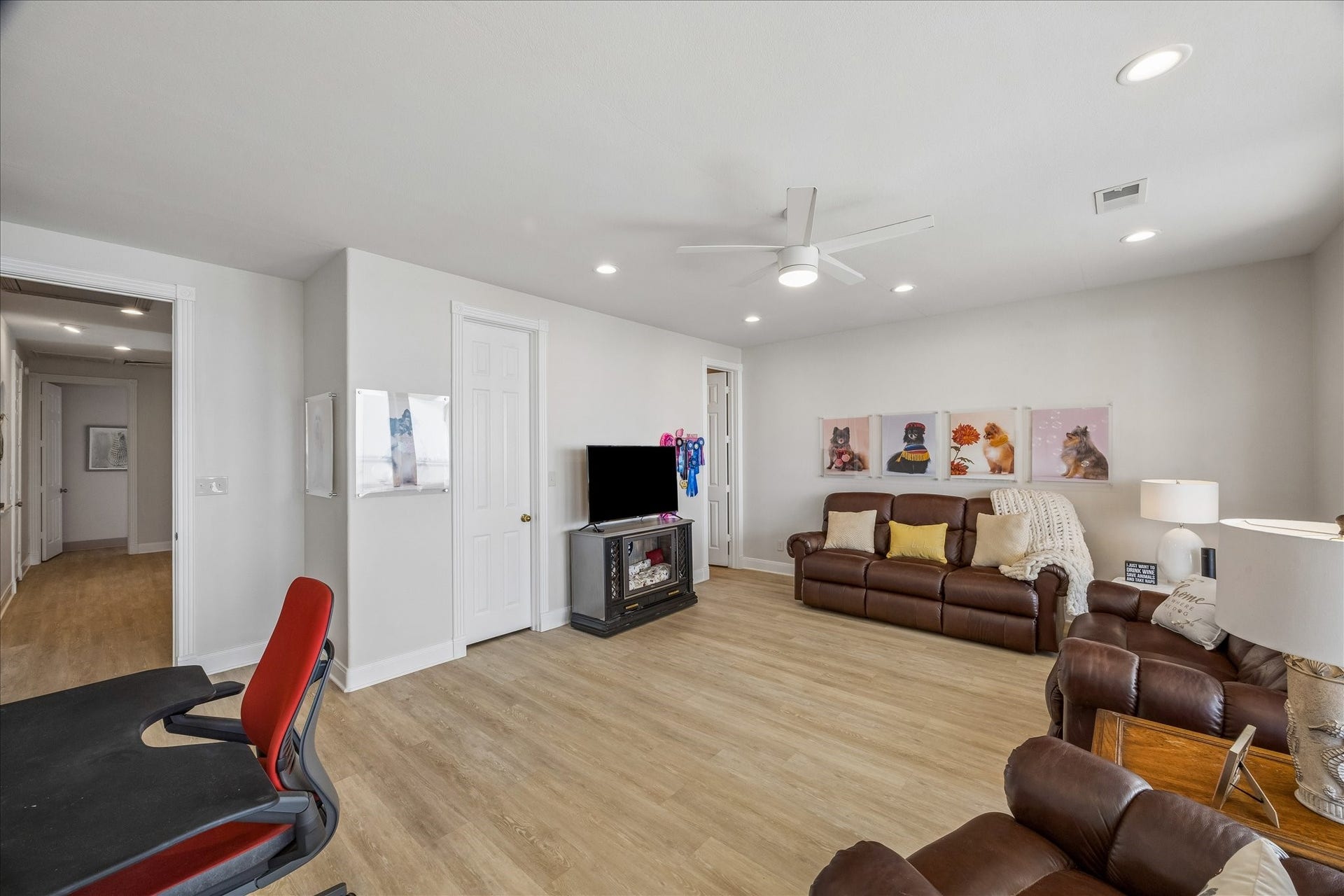 426 Sunset Circle, Tiki Island, TX 77554 2nd primary bedroom is currently being used as an additional relax room overlooking the Bay.