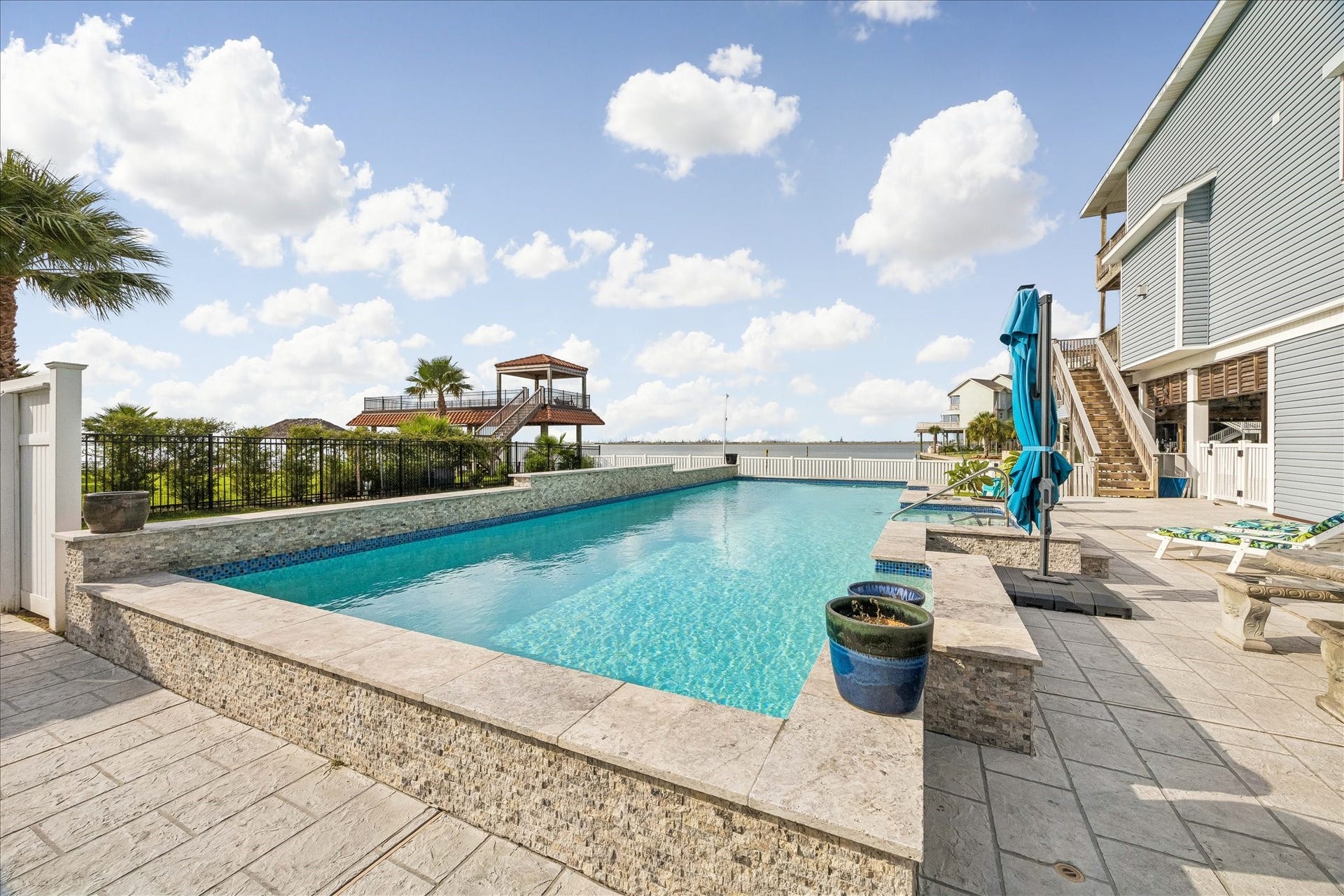 426 Sunset Circle, Tiki Island, TX 77554 This is where you want to be!