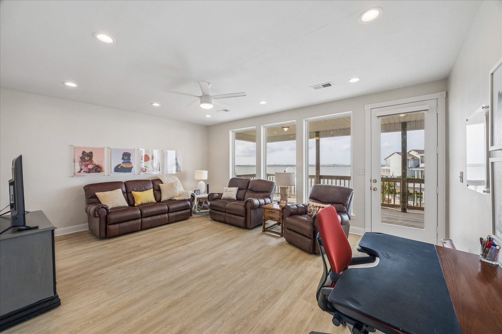 426 Sunset Circle, Tiki Island, TX 77554 2nd Primary Bedroom on third level offers a very large walk in closet & balcony access overlooking Jones Bay. ALL bedrooms are very spacious.