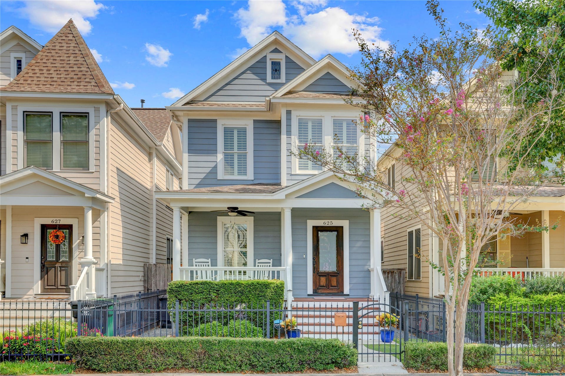 625 W 21st Street, Houston, TX 77008 625 W 21st is a charming 3/2.5 in the heart of the Heights.