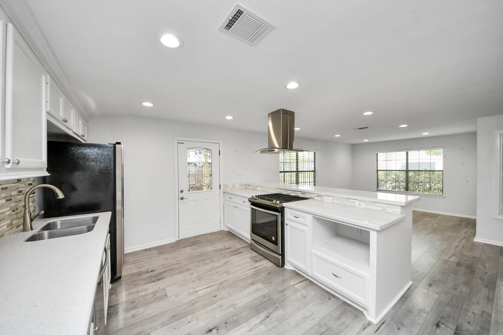 1505 Chippendale Road, Houston, TX 77018 1505 Chippendale Road, Houston, TX 77018