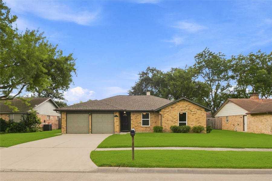 Property photo for 10527 Sageyork Drive, Houston, TX