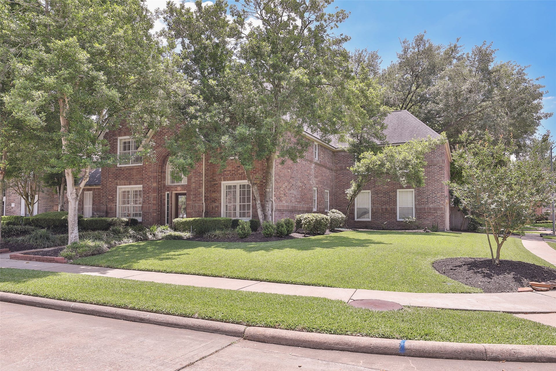 2015 Pecan Trail Drive, Richmond, TX 77406 2015 Pecan Trail Drive, Richmond, TX 77406