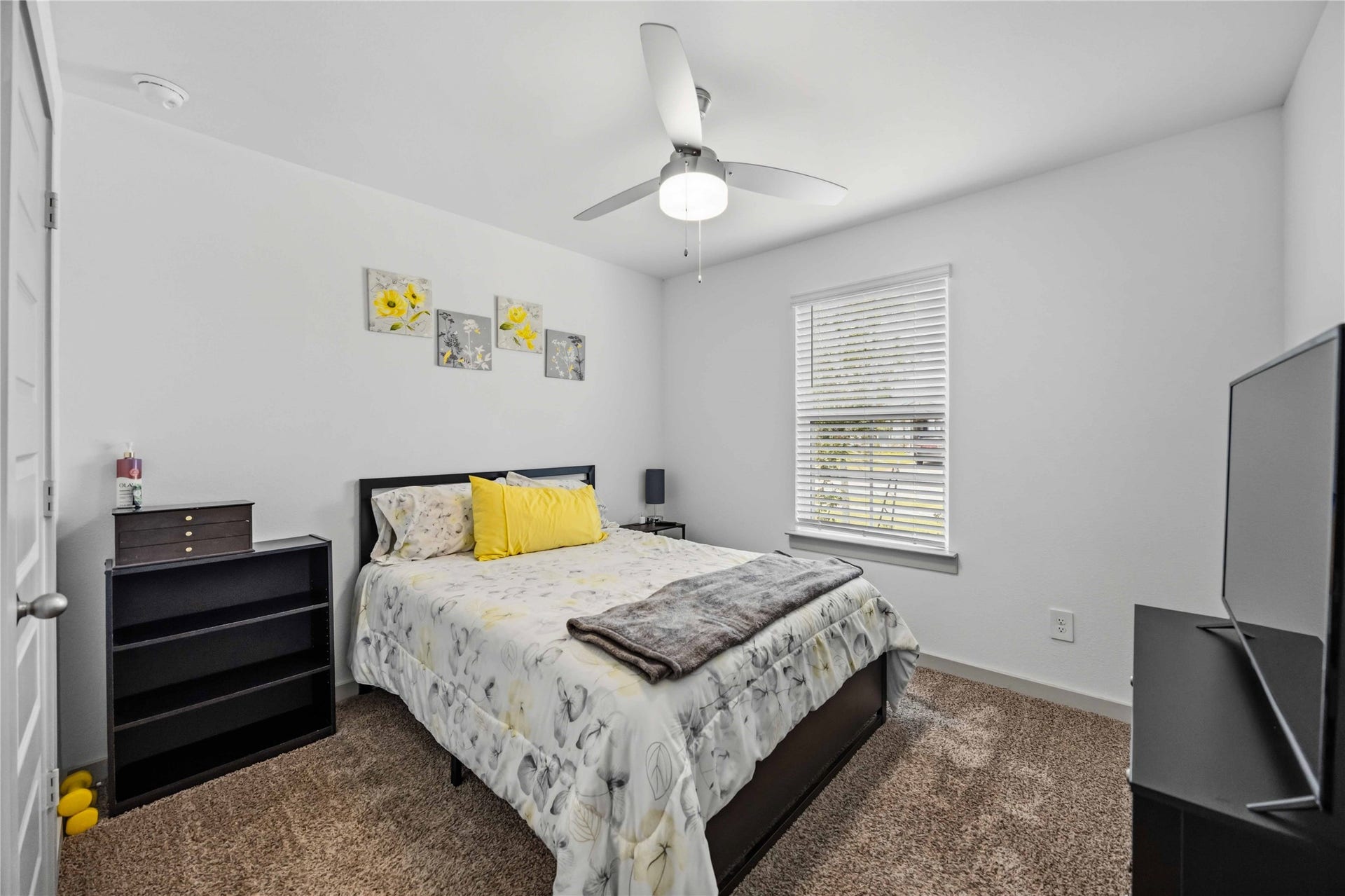 1029 Great Barracuda Lane, Alvin, TX 77511 A view of the front bedroom.