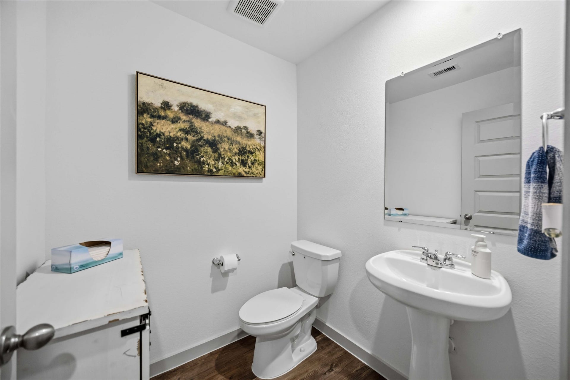1029 Great Barracuda Lane, Alvin, TX 77511 This is a half bath.