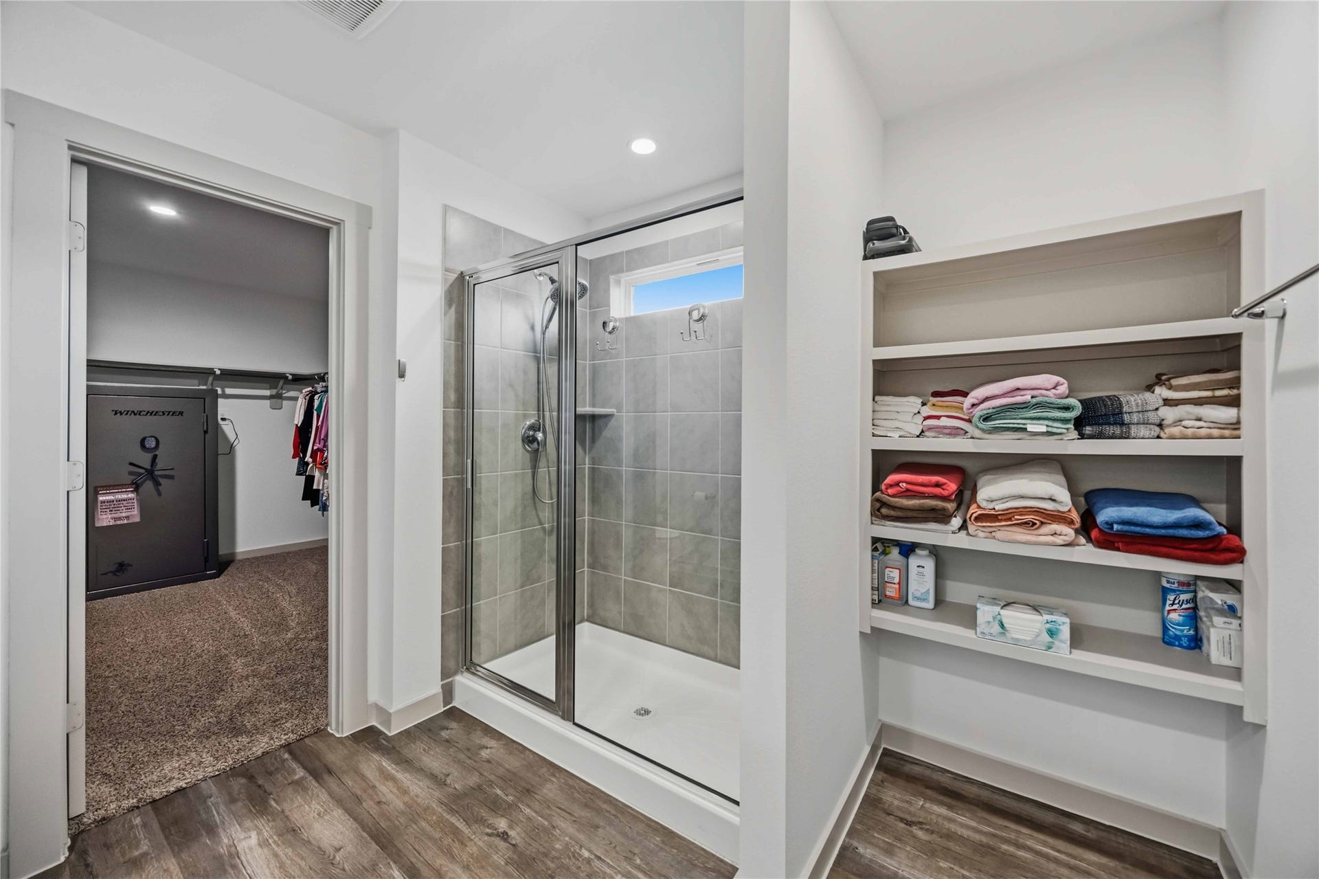 1029 Great Barracuda Lane, Alvin, TX 77511 Plenty of shelve space even with the oversized shower.