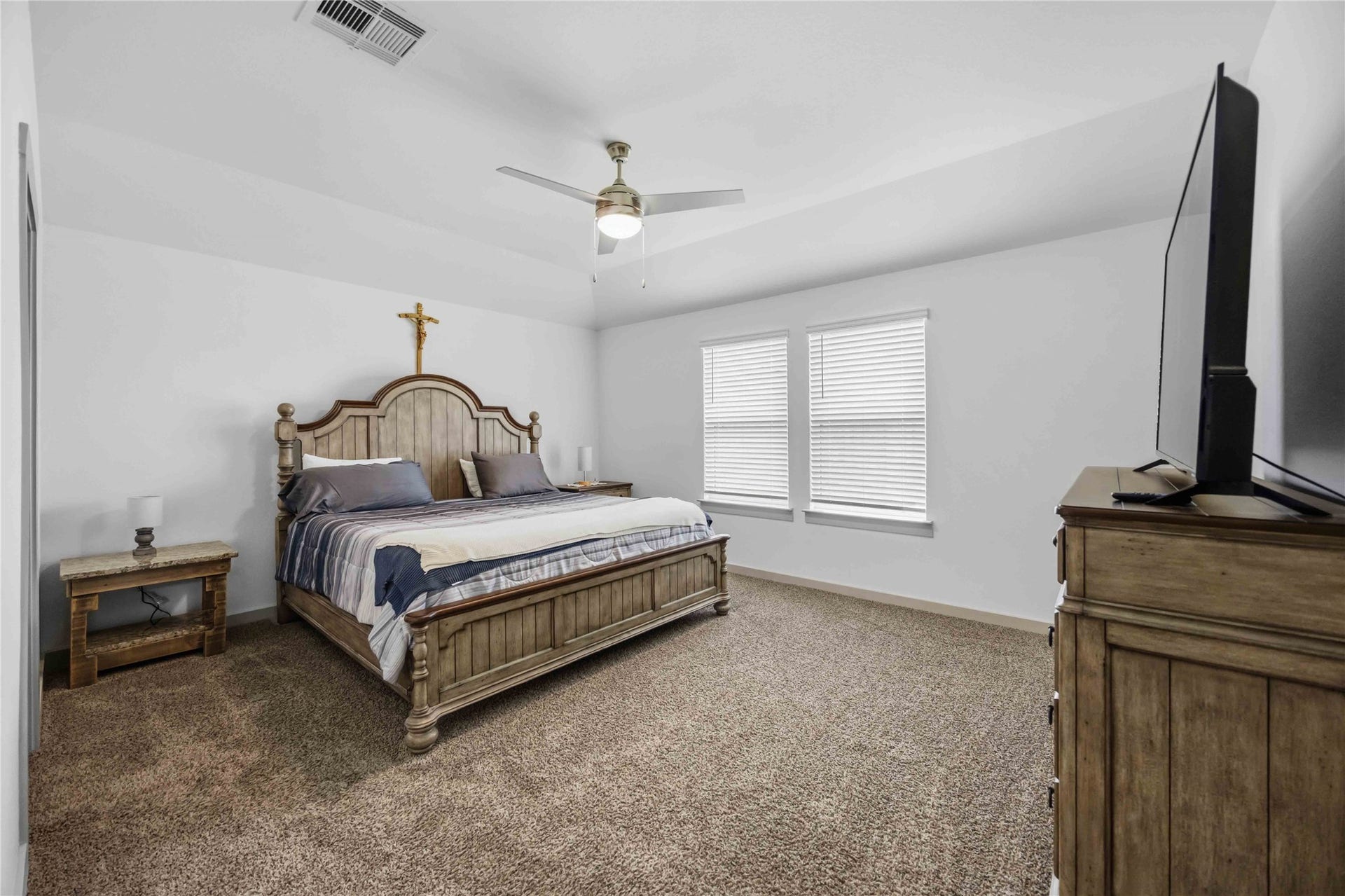 1029 Great Barracuda Lane, Alvin, TX 77511 WOW! Look at the size of this primary bedroom.