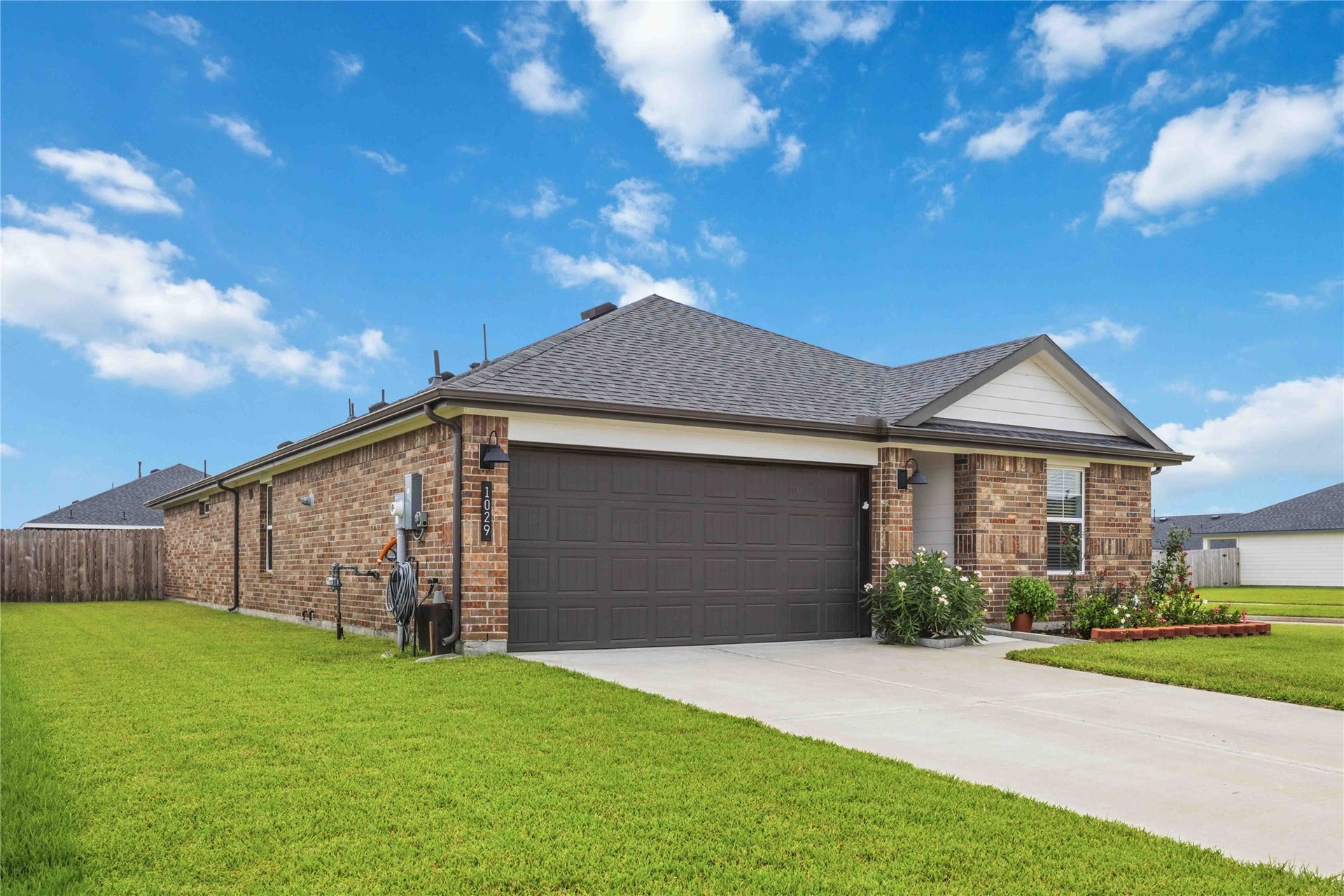 1029 Great Barracuda Lane, Alvin, TX 77511 1029 Great Barracuda Lane, Alvin, TX 77511