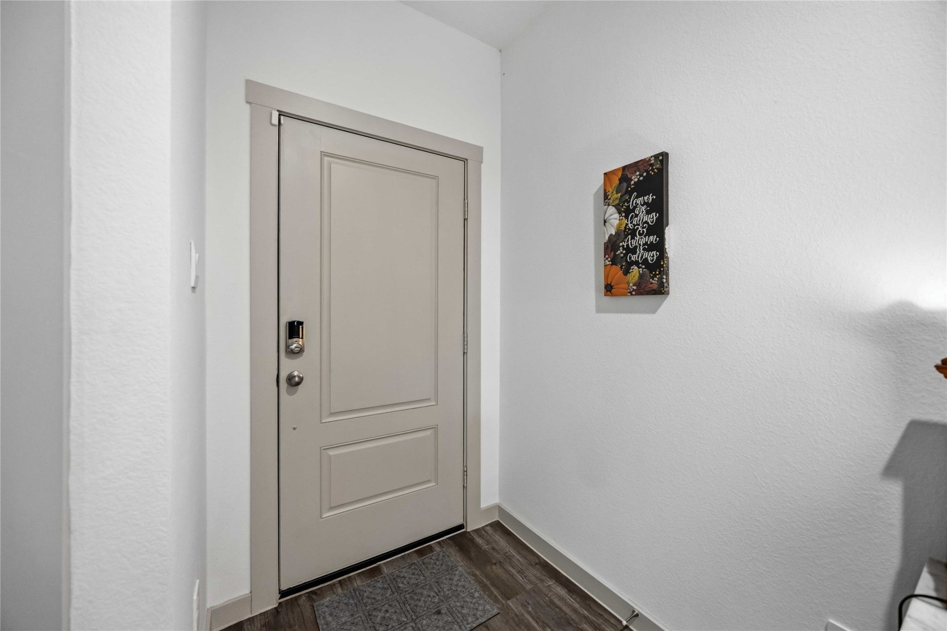 1029 Great Barracuda Lane, Alvin, TX 77511 The home doesn't even look lived in. From the entryway to the backdoor - this home is ready for you.