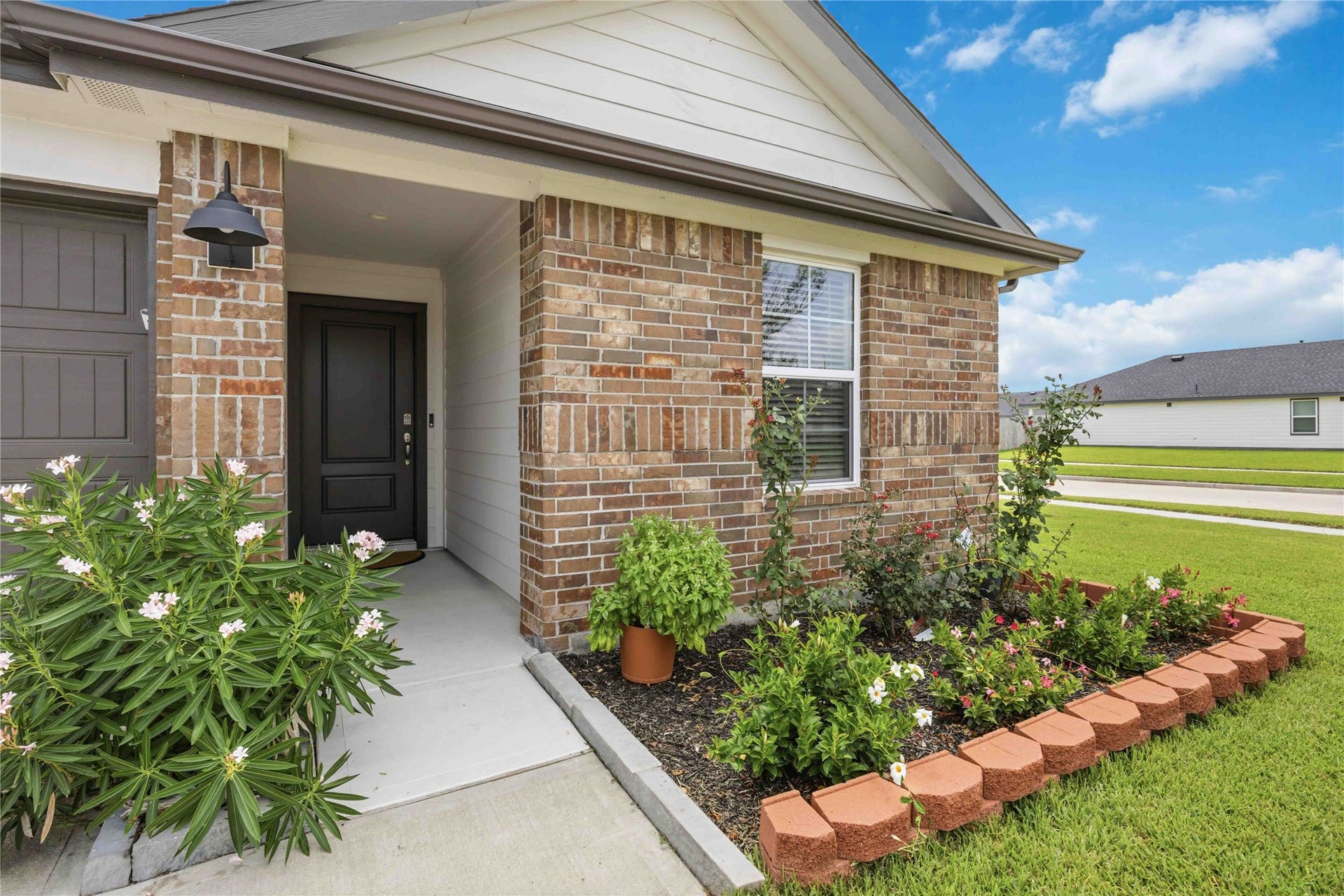 1029 Great Barracuda Lane, Alvin, TX 77511 Great Corner lot with upgraded flowerbeds.