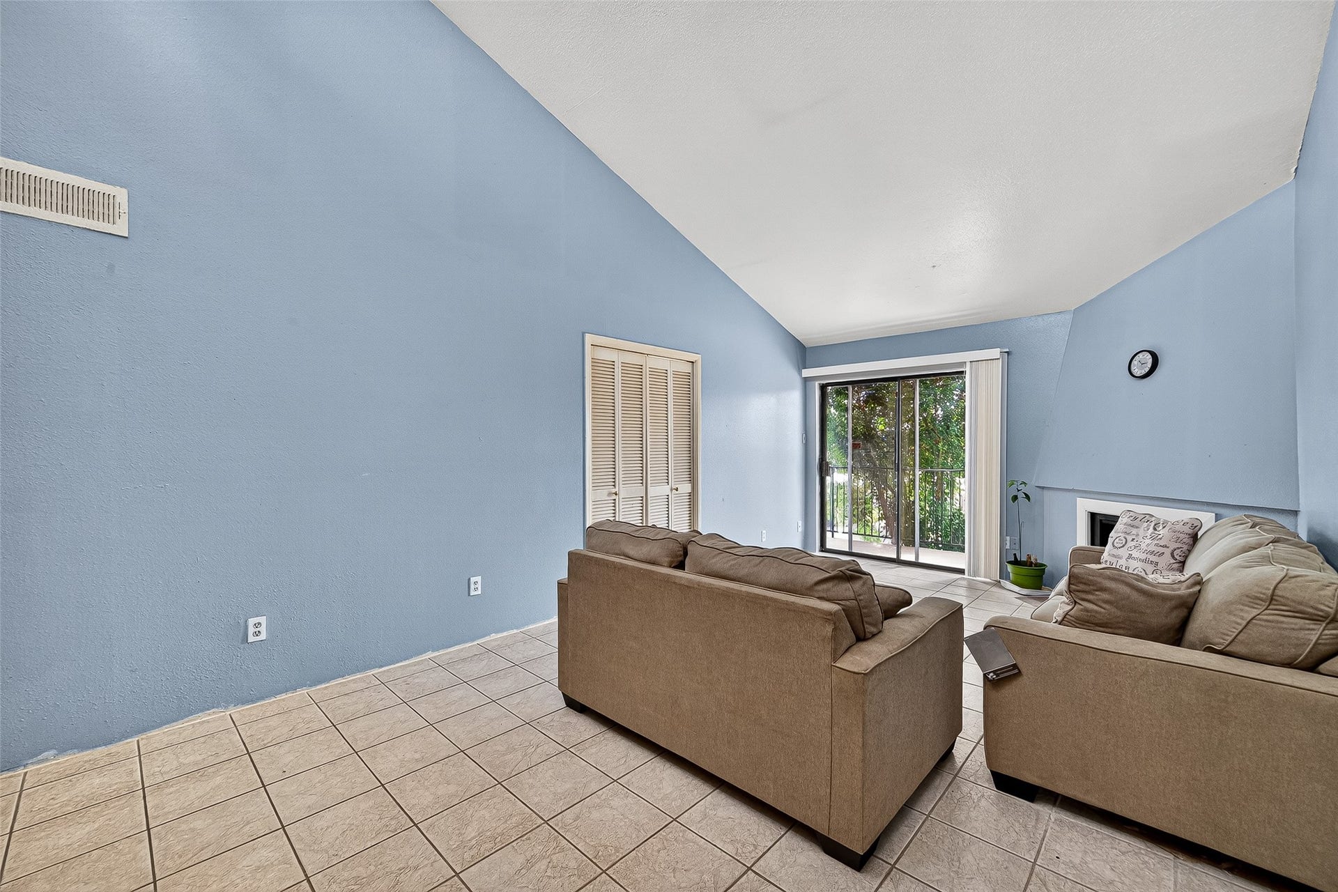 10075 Westpark Drive, #73, Houston, TX 77042 10075 Westpark Drive, #73, Houston, TX 77042
