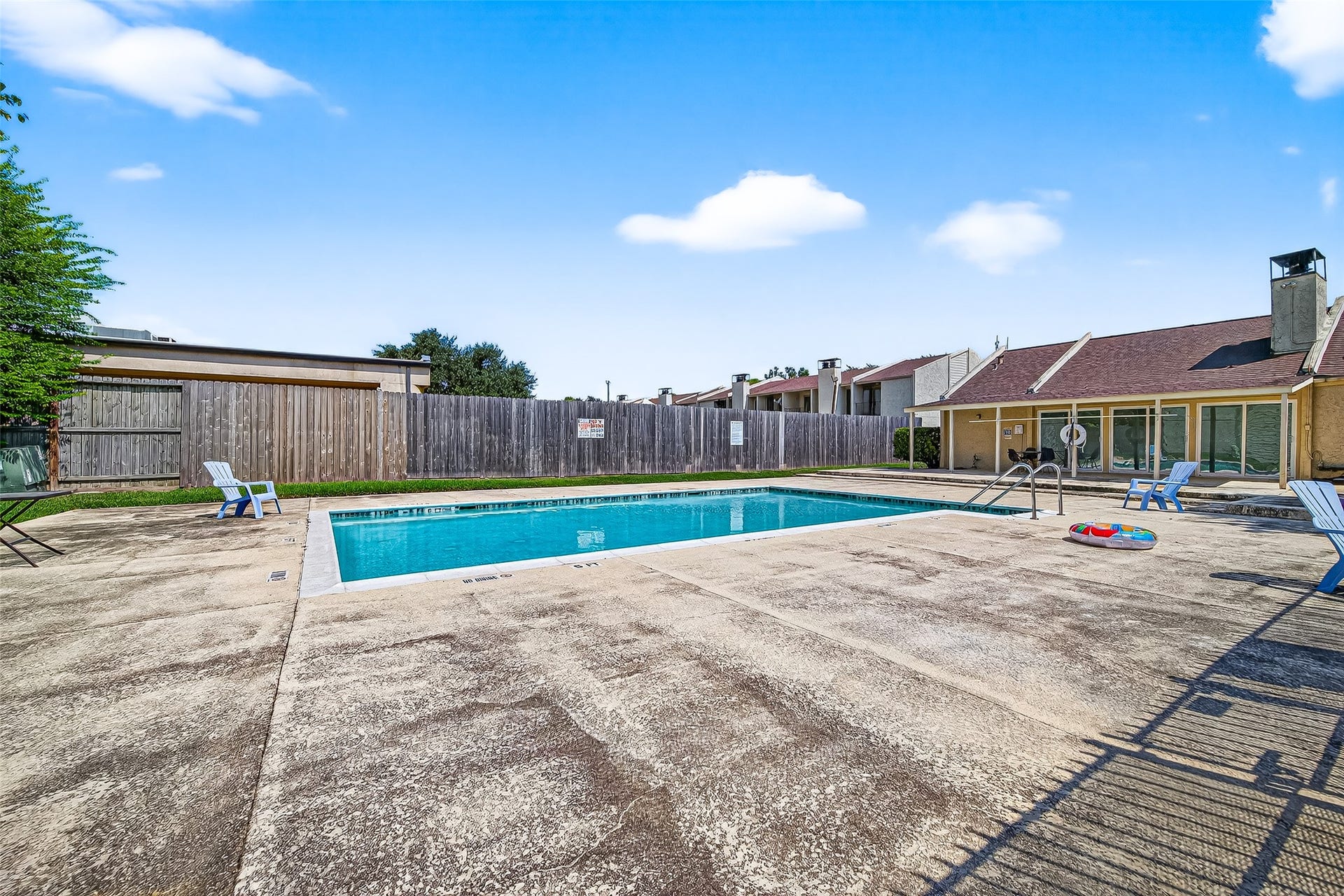 10075 Westpark Drive, #73, Houston, TX 77042 Take advantage of the communitys pool area for relaxation