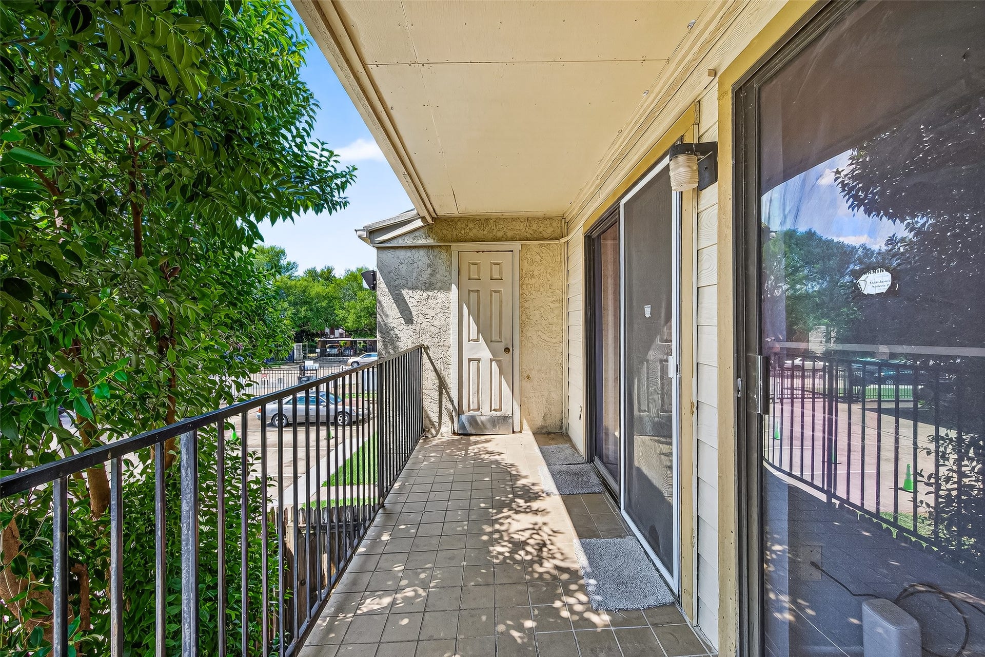 10075 Westpark Drive, #73, Houston, TX 77042 Cozy outdoor patio to unwind and enjoy fresh air.