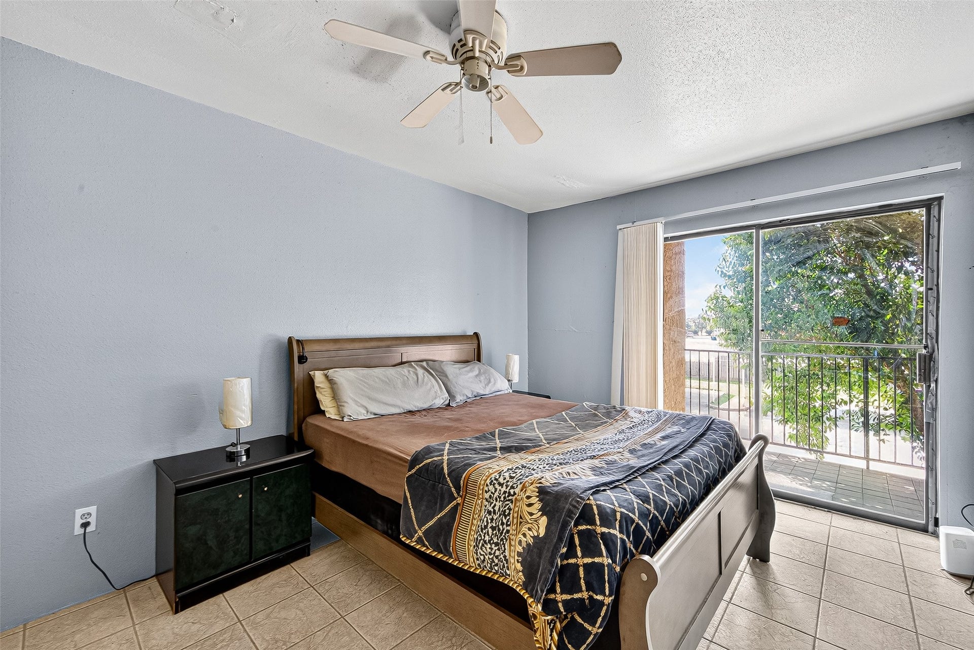 10075 Westpark Drive, #73, Houston, TX 77042 Spacious bedroom with access to the patio area.