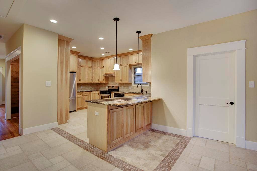 830 Key Street, Houston, TX 77009 Spacious Breakfast Bar & Area Leading To Oversize Deck & Backyard