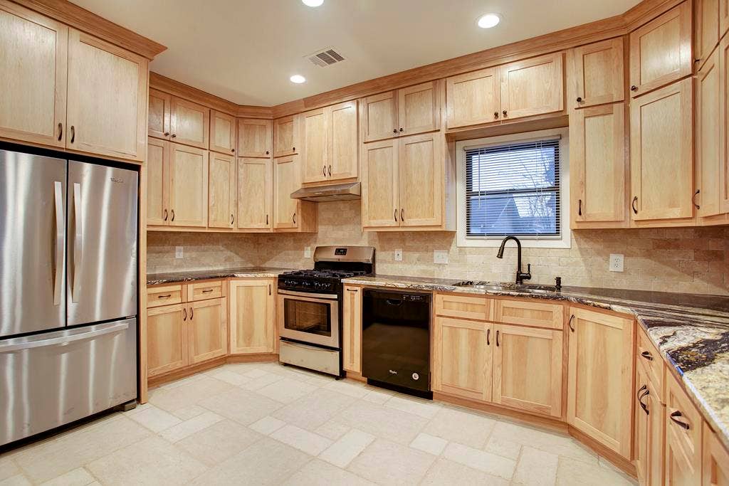 830 Key Street, Houston, TX 77009 Stunning Custom Granite Counter & Top-of-the-line Stainless Appliances