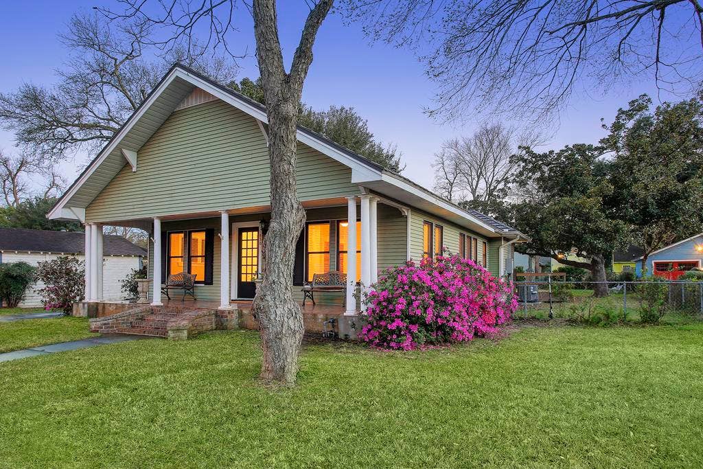 830 Key Street, Houston, TX 77009 Oversize Lot, Fully Fenced Backyard, Matured Trees