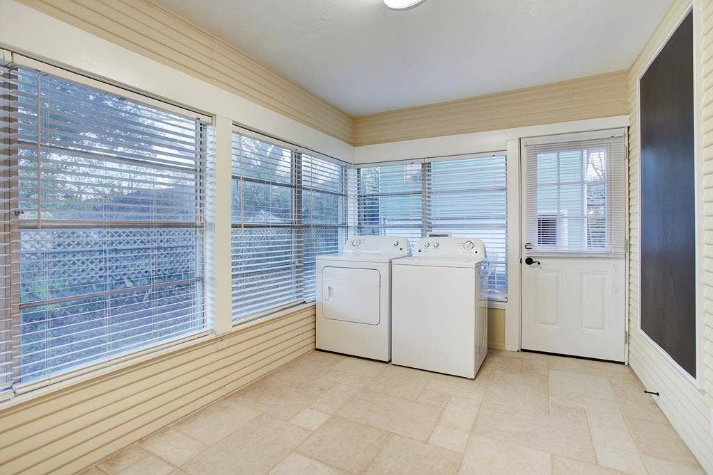 830 Key Street, Houston, TX 77009 Oversize Laundry Room, Mud Room Can Be Spare/Office or Guest Room