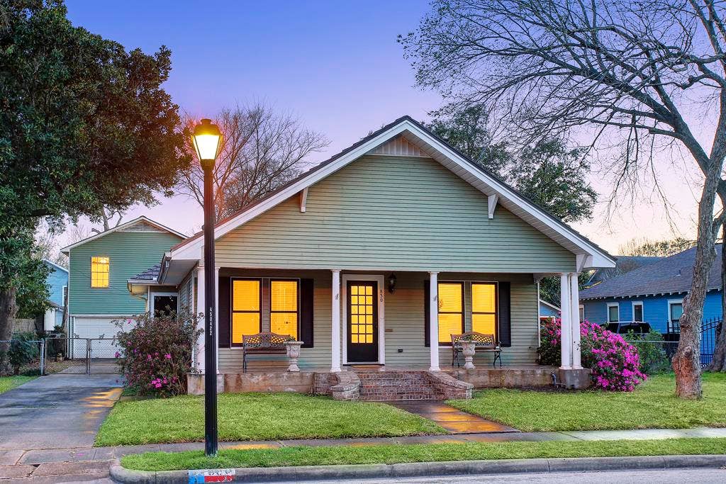 830 Key Street, Houston, TX 77009 32x16 Front Porch & Long Driveway for Six Cars + Oversize Two Car Garage