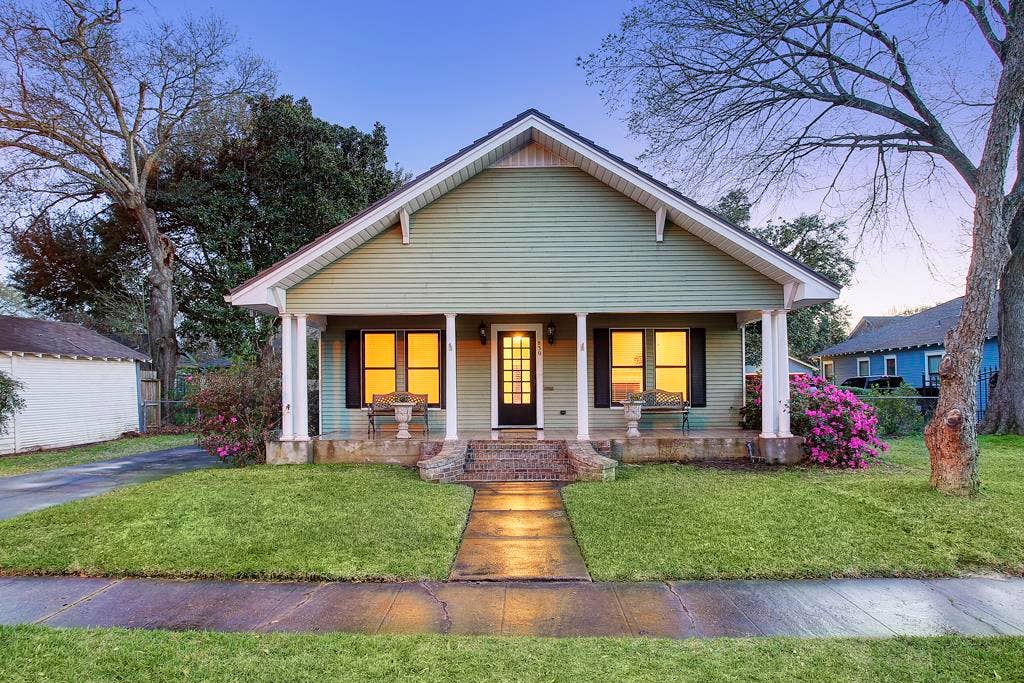 830 Key Street, Houston, TX 77009 Beautiful Craftsman Heights Home & Covered Front Porch