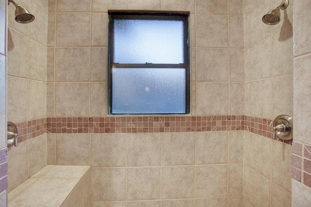 830 Key Street, Houston, TX 77009 Upgraded Oversize Tile Shower w Private Frosted Glass Window